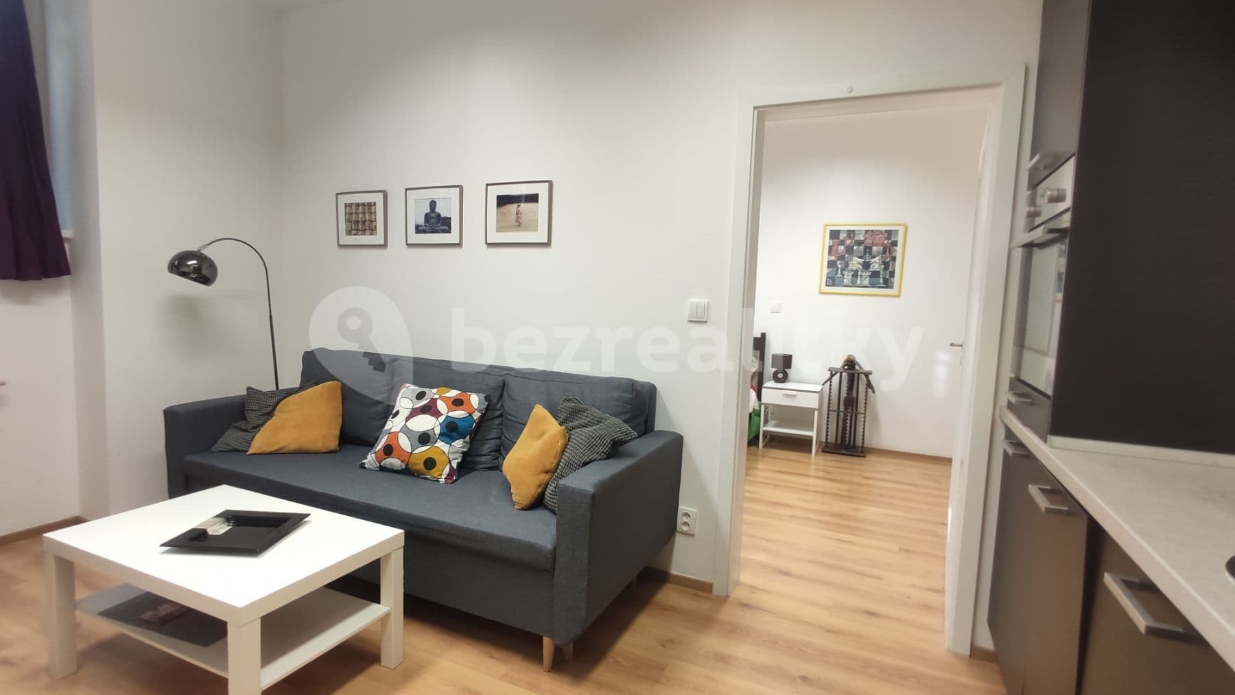 Pronájem bytu 2+1 35 m², Dvacátého osmého pluku, Praha, Praha