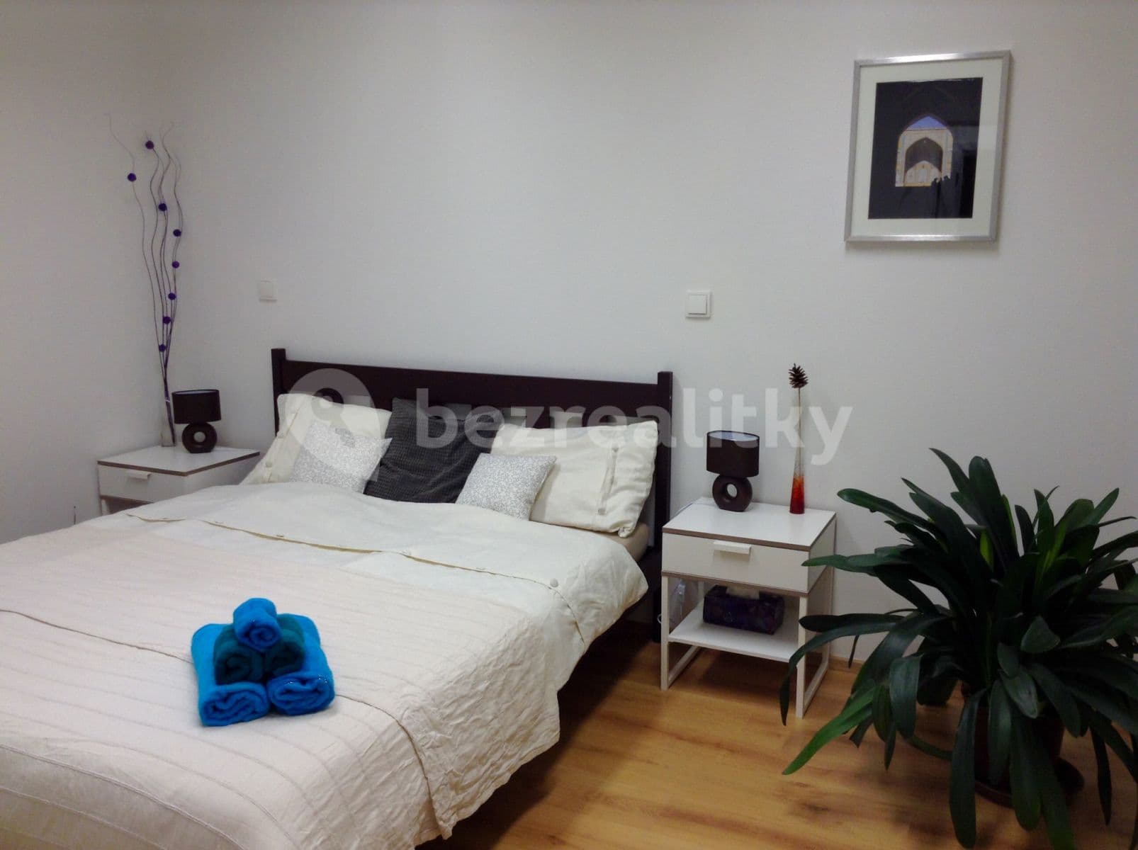 Pronájem bytu 2+1 35 m², Dvacátého osmého pluku, Praha, Praha