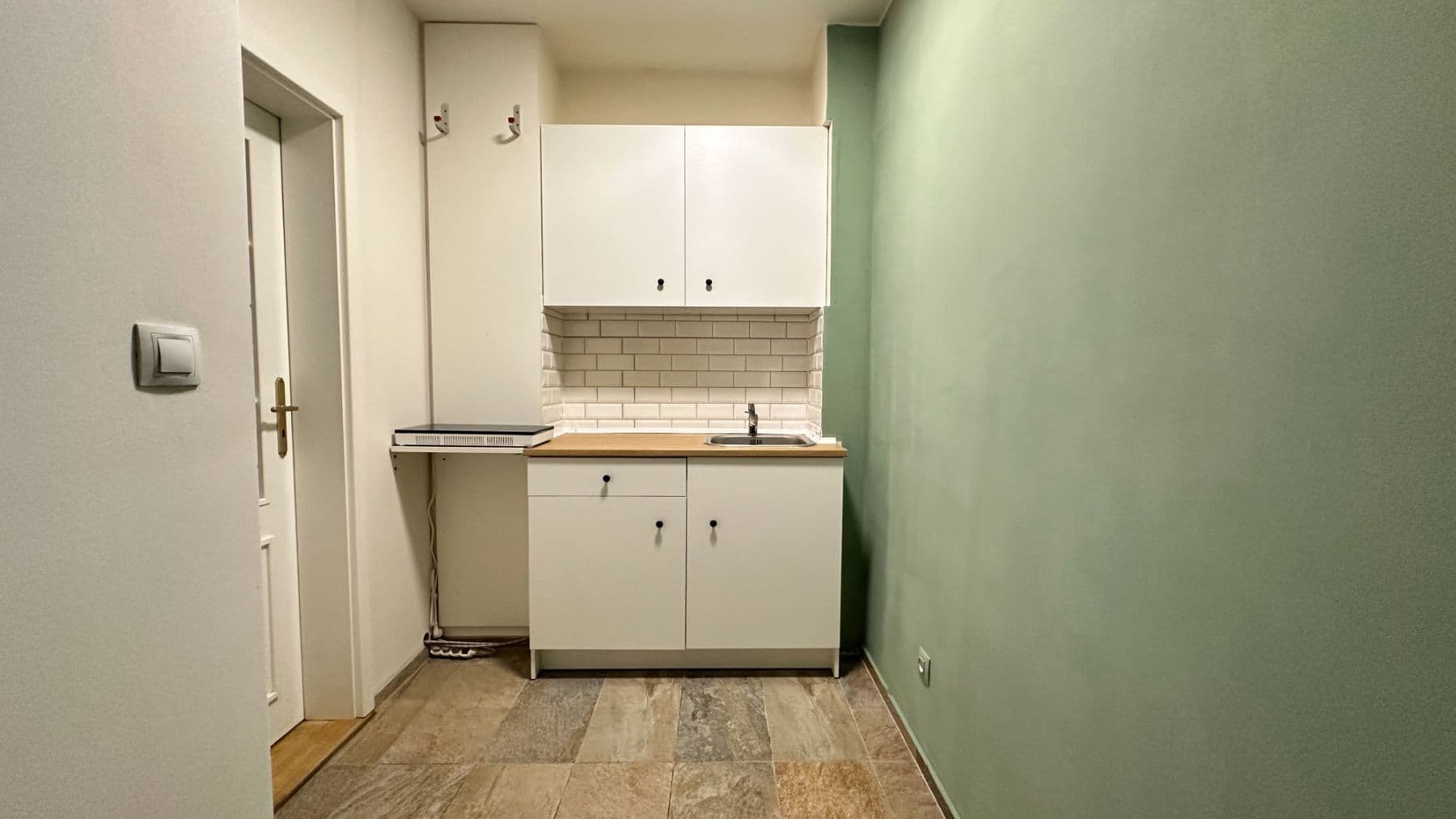 Pronájem bytu  13 m², Mánesova, Praha, Praha