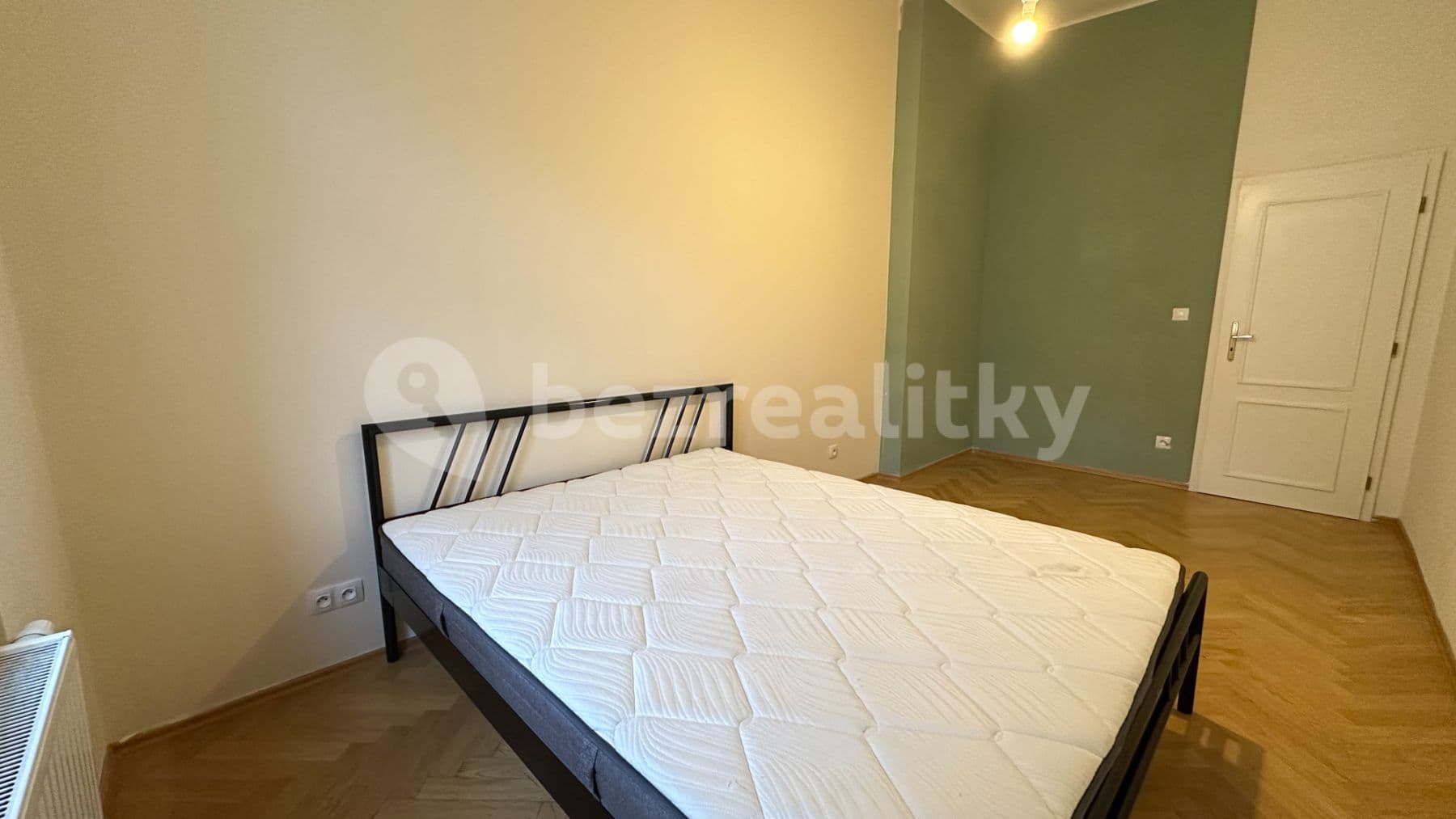Pronájem bytu 1+1 13 m², Mánesova, Praha, Praha