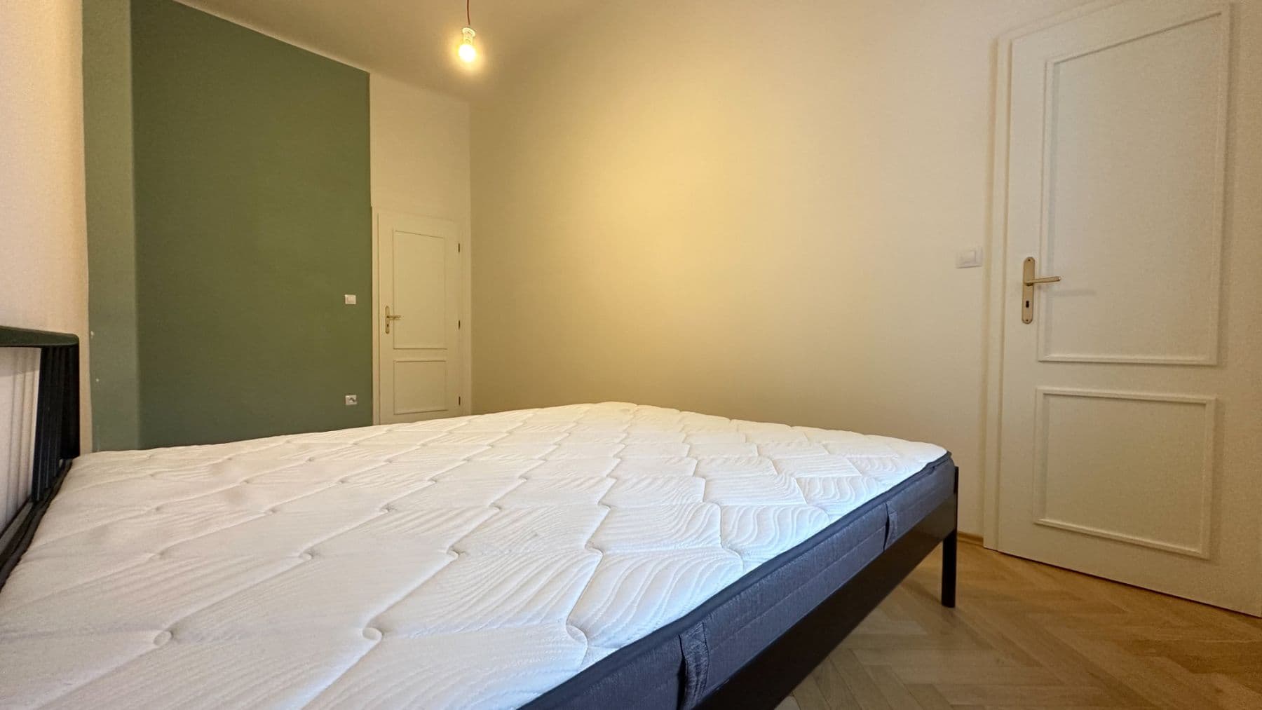 Pronájem bytu  13 m², Mánesova, Praha, Praha