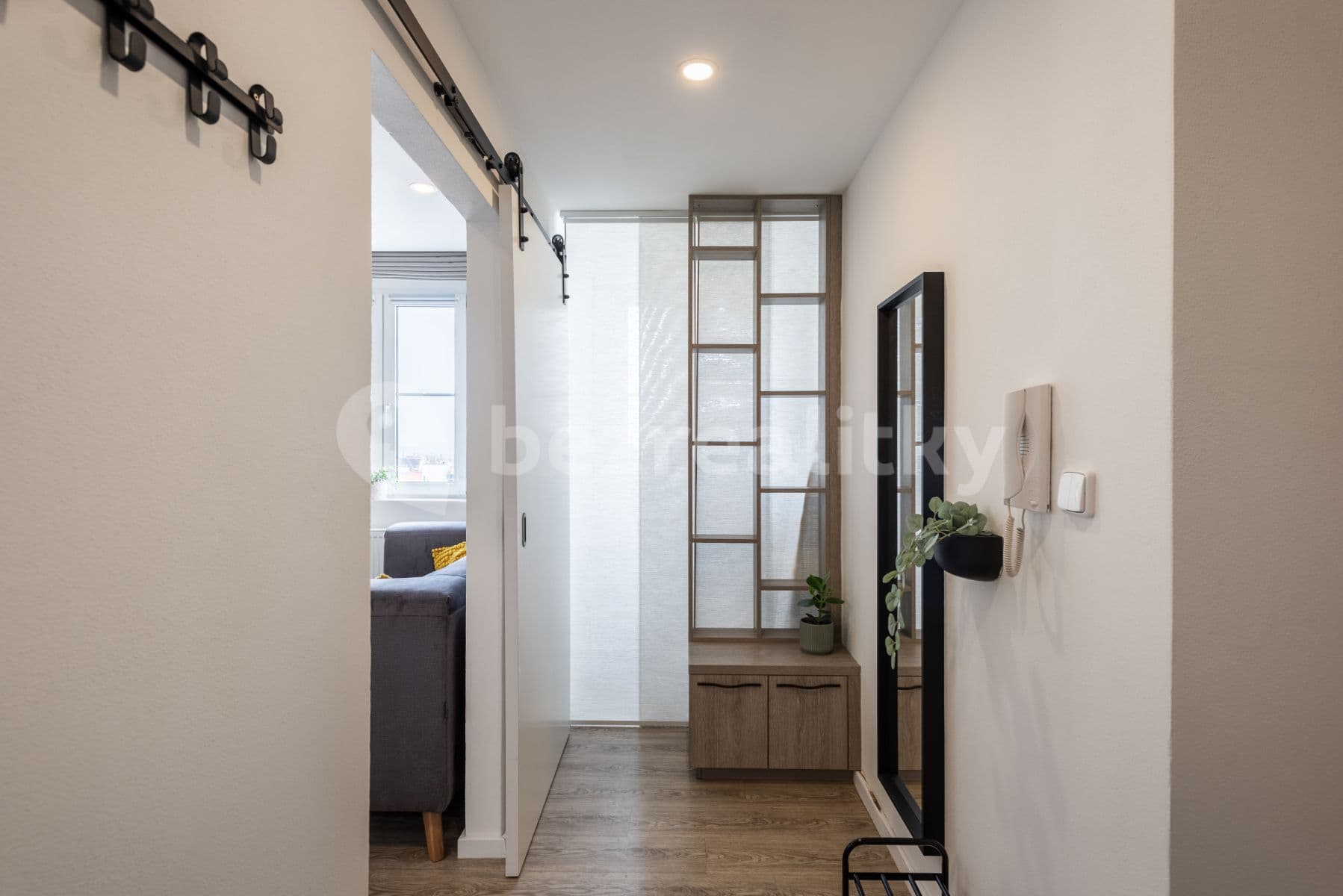 Pronájem bytu  30 m², Moravská, Praha, Praha