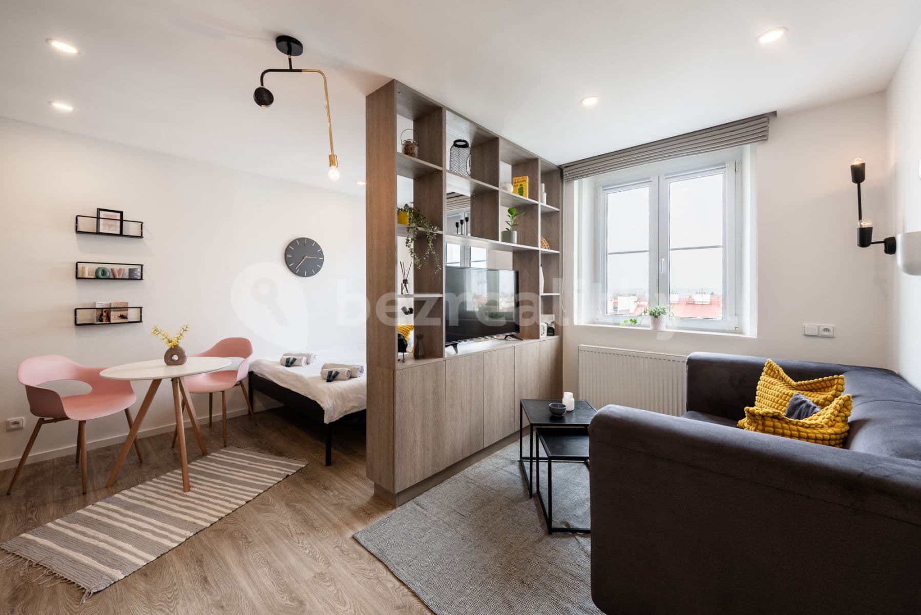 Pronájem bytu  30 m², Moravská, Praha, Praha