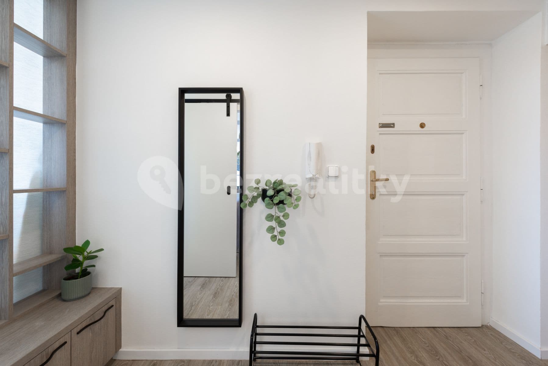 Pronájem bytu  30 m², Moravská, Praha, Praha