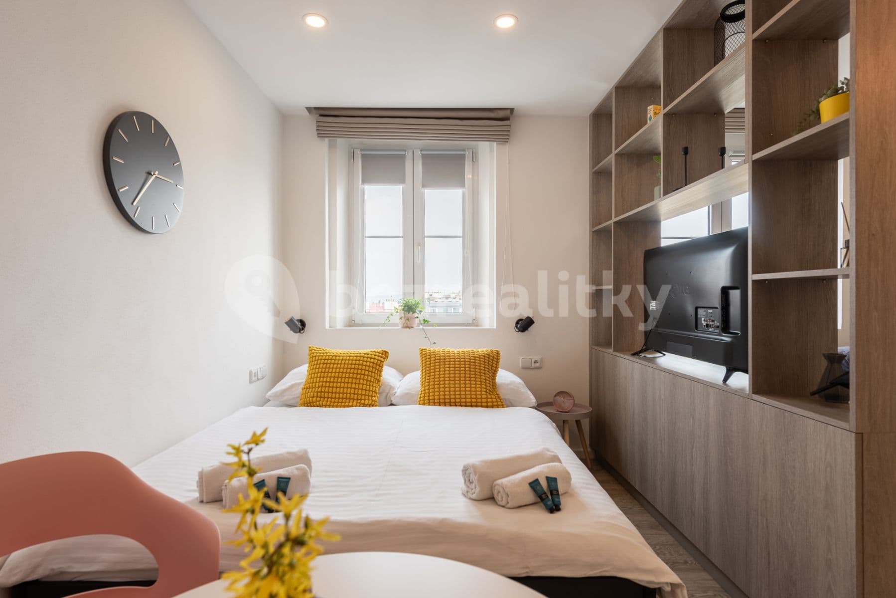 Pronájem bytu  30 m², Moravská, Praha, Praha