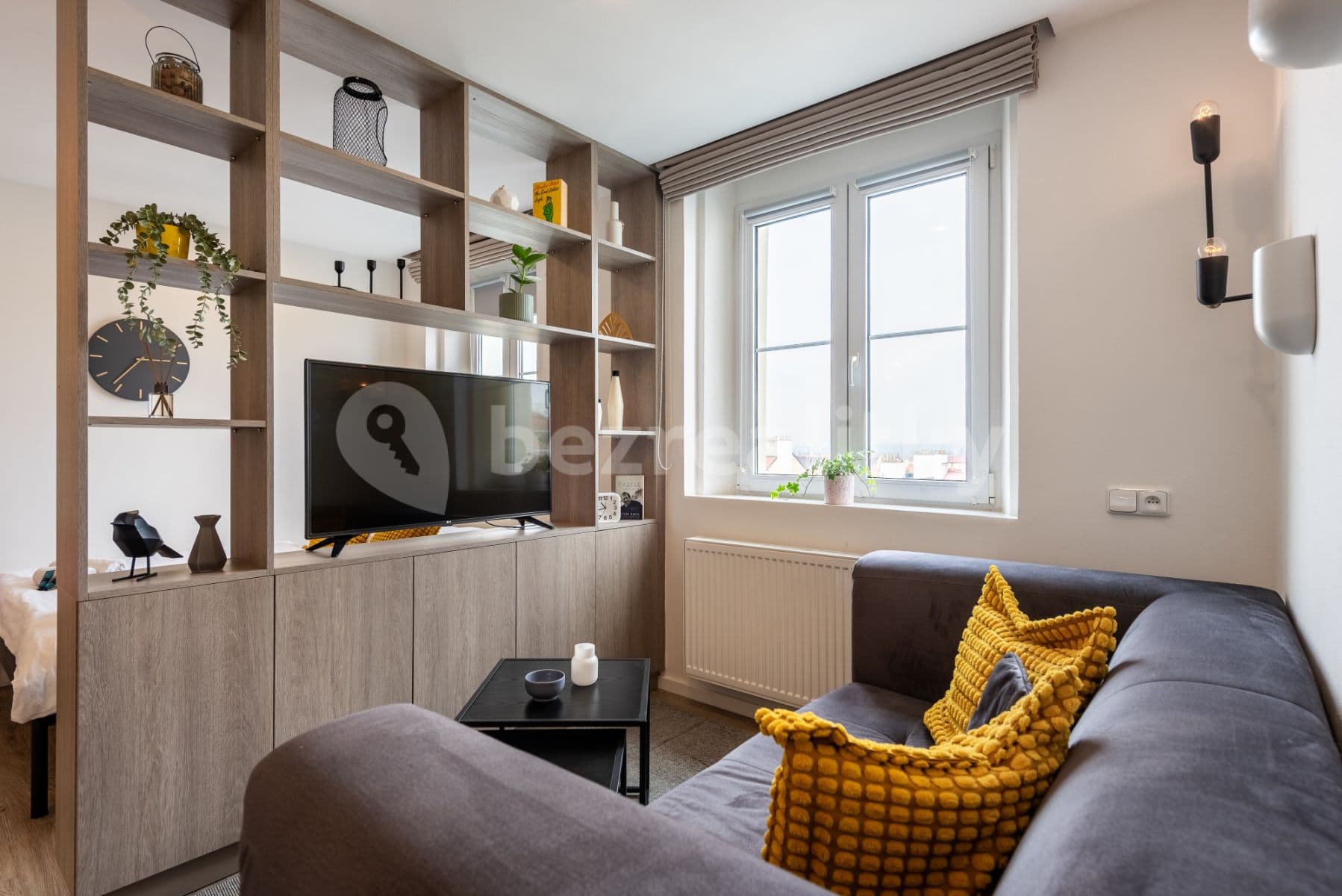 Pronájem bytu  30 m², Moravská, Praha, Praha