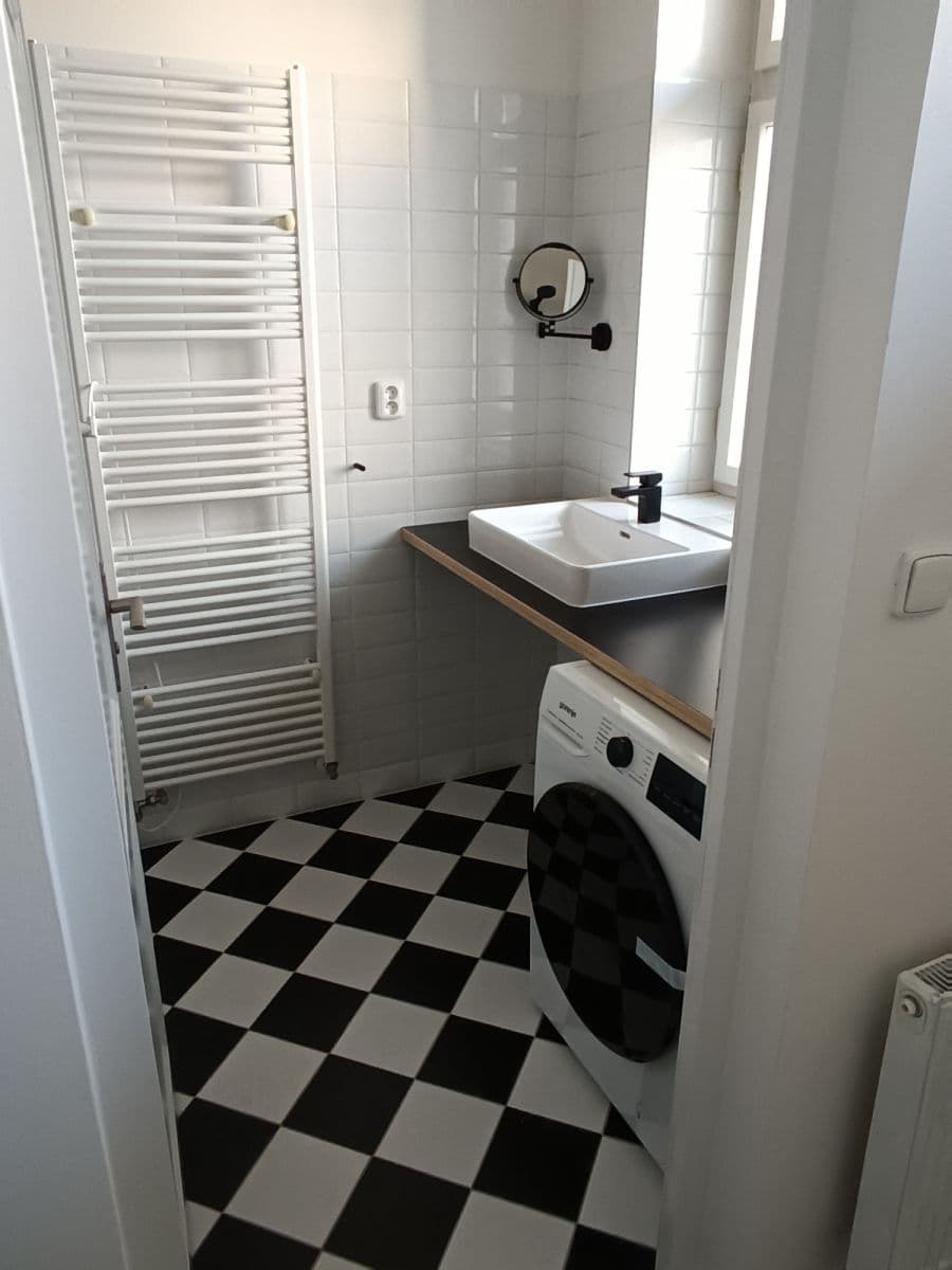 Pronájem bytu  35 m², Milíčova, Praha, Praha