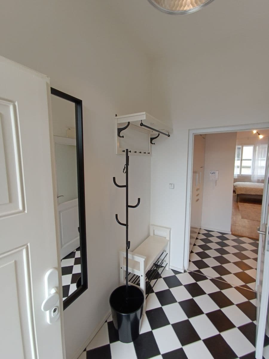 Pronájem bytu  35 m², Milíčova, Praha, Praha