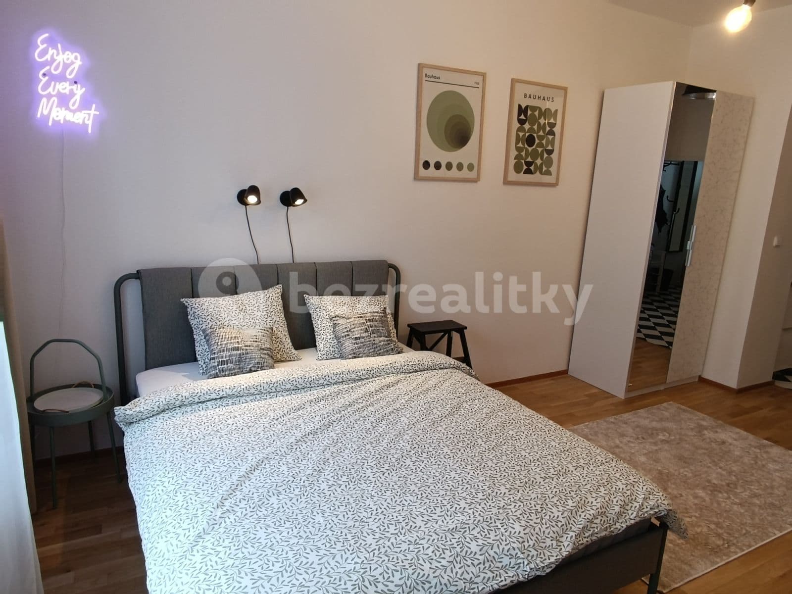 Pronájem bytu 1+kk 35 m², Milíčova, Praha, Praha