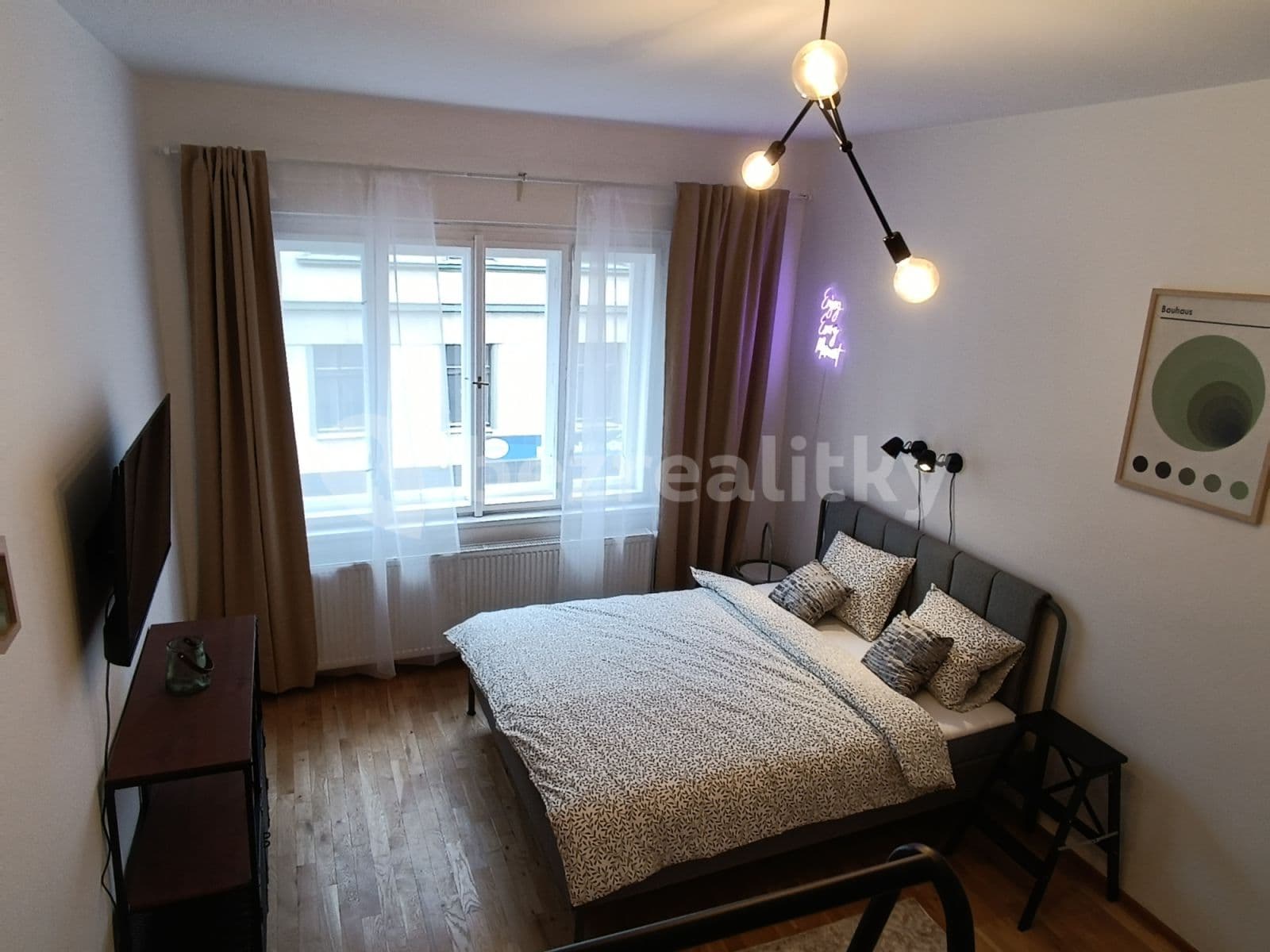 Pronájem bytu 1+kk 35 m², Milíčova, Praha, Praha