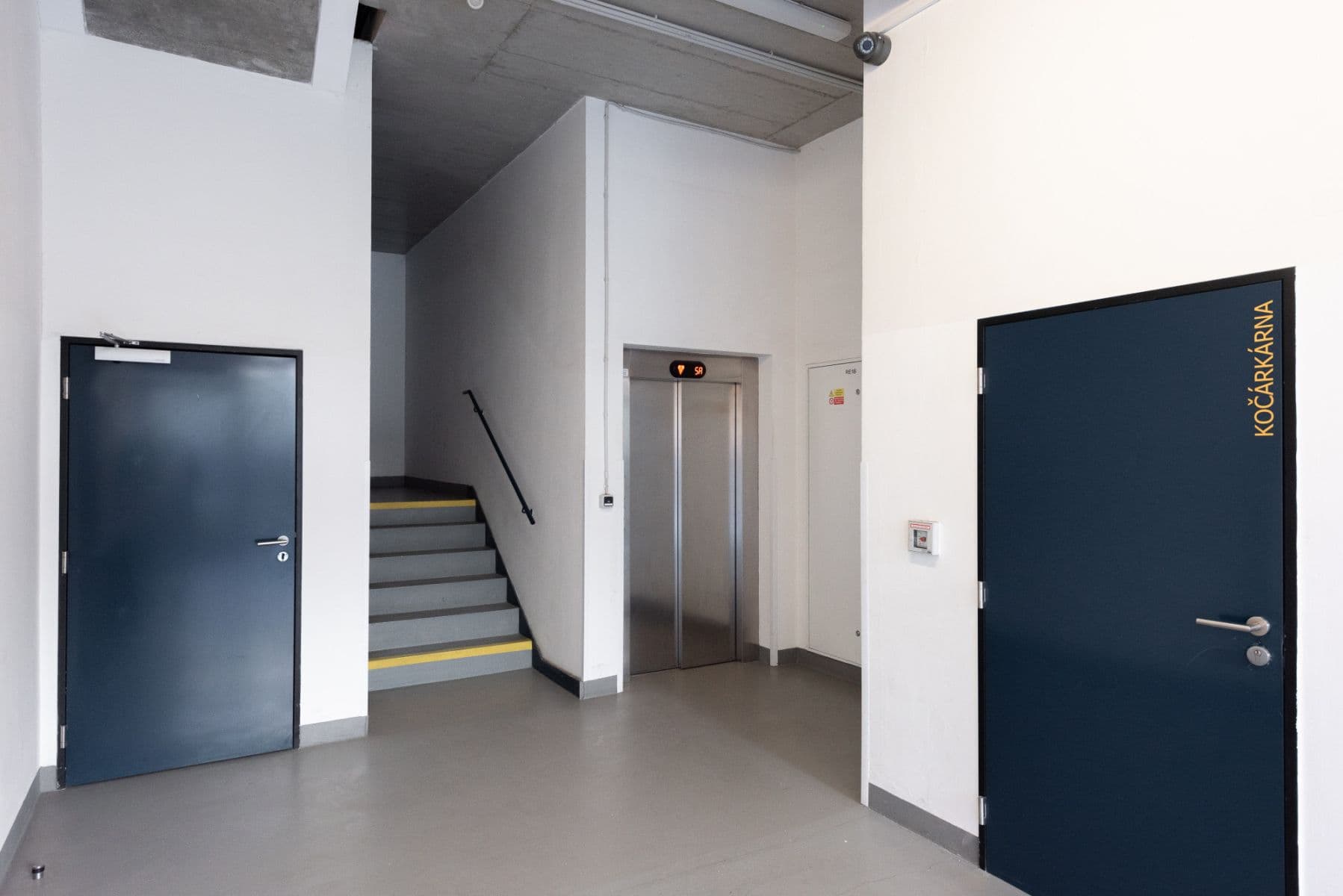 Pronájem bytu  143 m², Křižíkova, Praha, Praha
