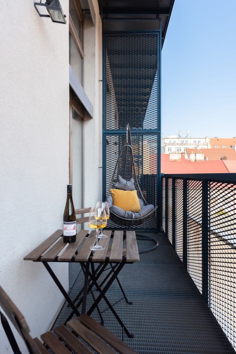 Pronájem bytu  143 m², Křižíkova, Praha, Praha