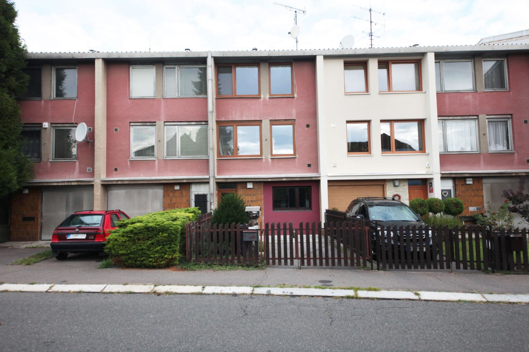 Pronájem bytu  35 m², Modřínová, Praha, Praha