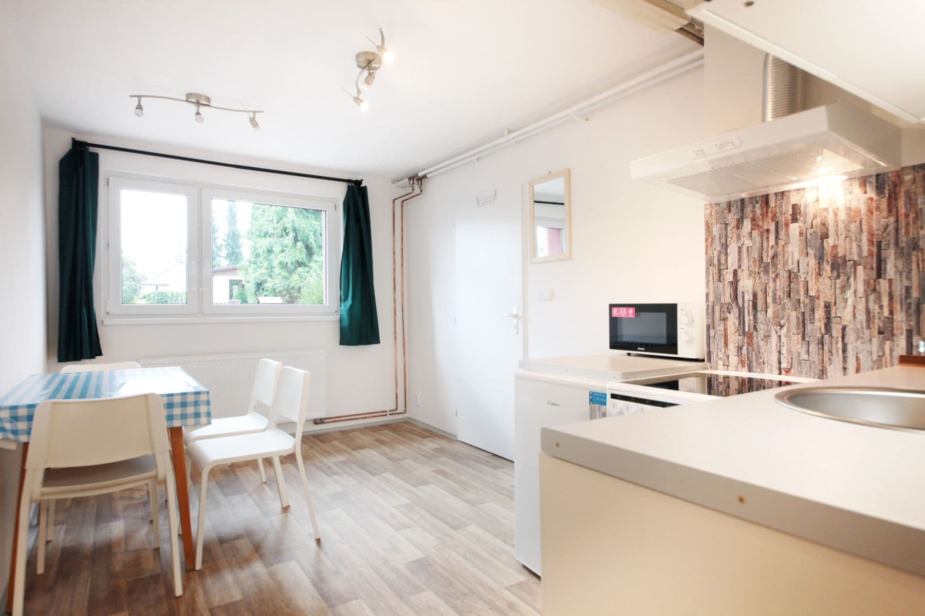 Pronájem bytu  35 m², Modřínová, Praha, Praha