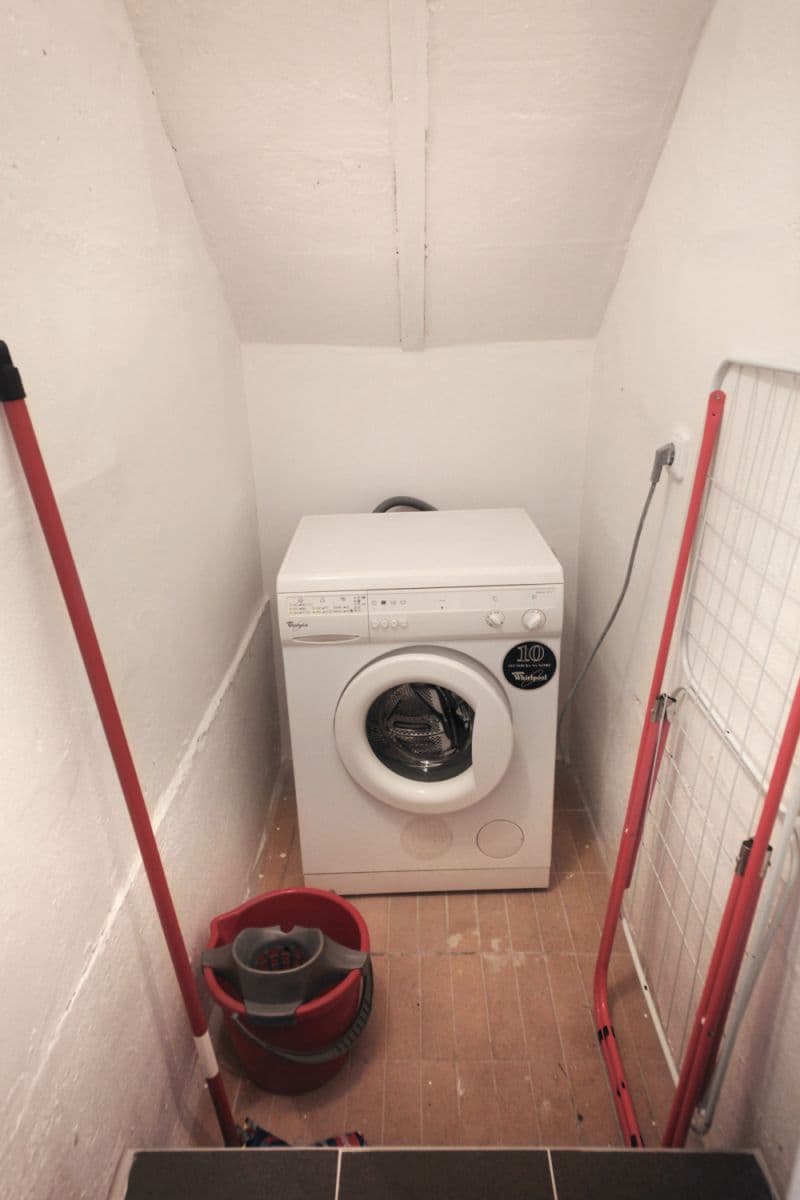 Pronájem bytu  35 m², Modřínová, Praha, Praha