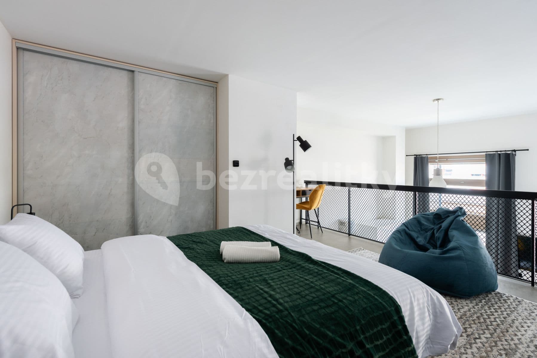 Pronájem bytu  72 m², Křižíkova, Praha, Praha
