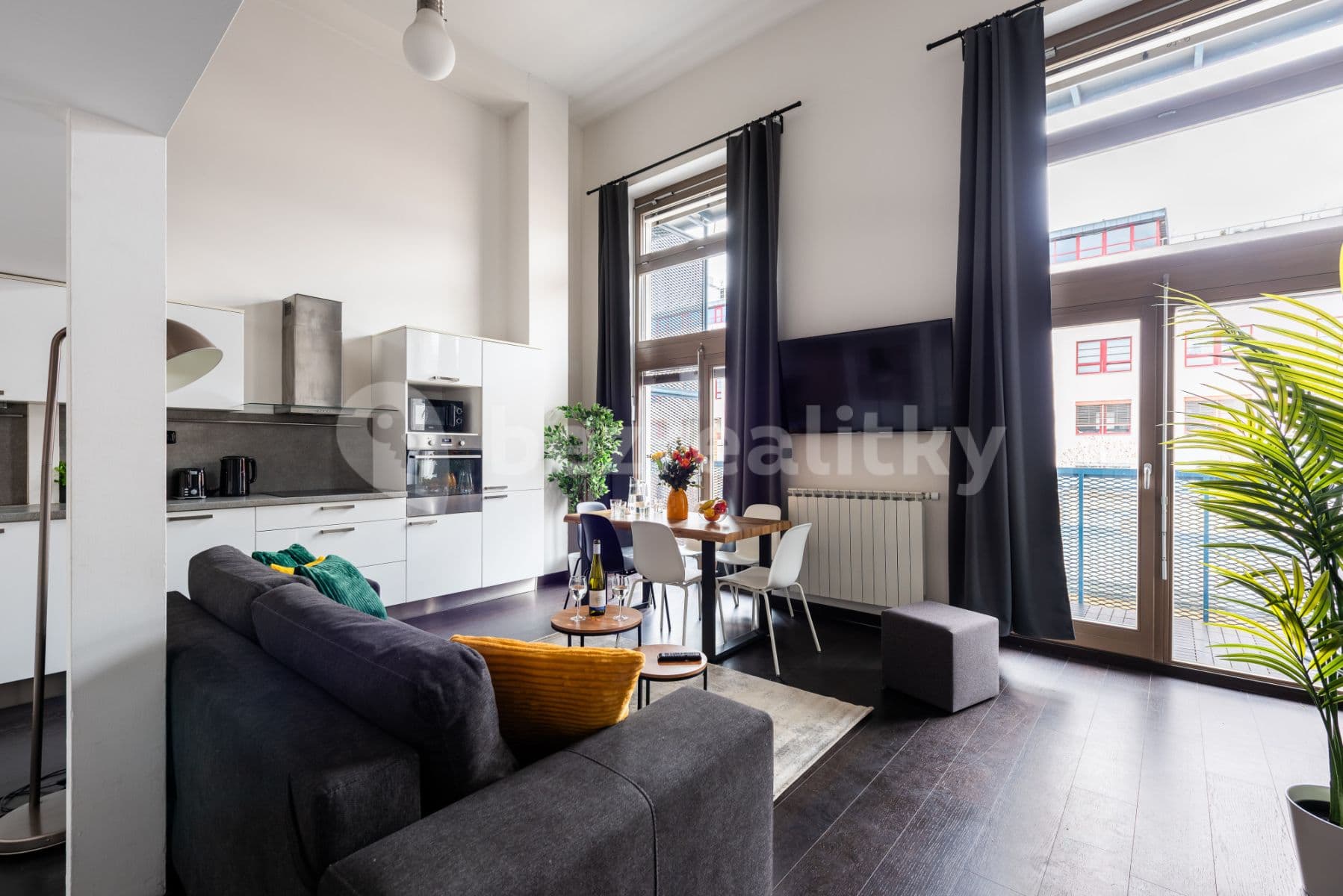 Pronájem bytu  72 m², Křižíkova, Praha, Praha