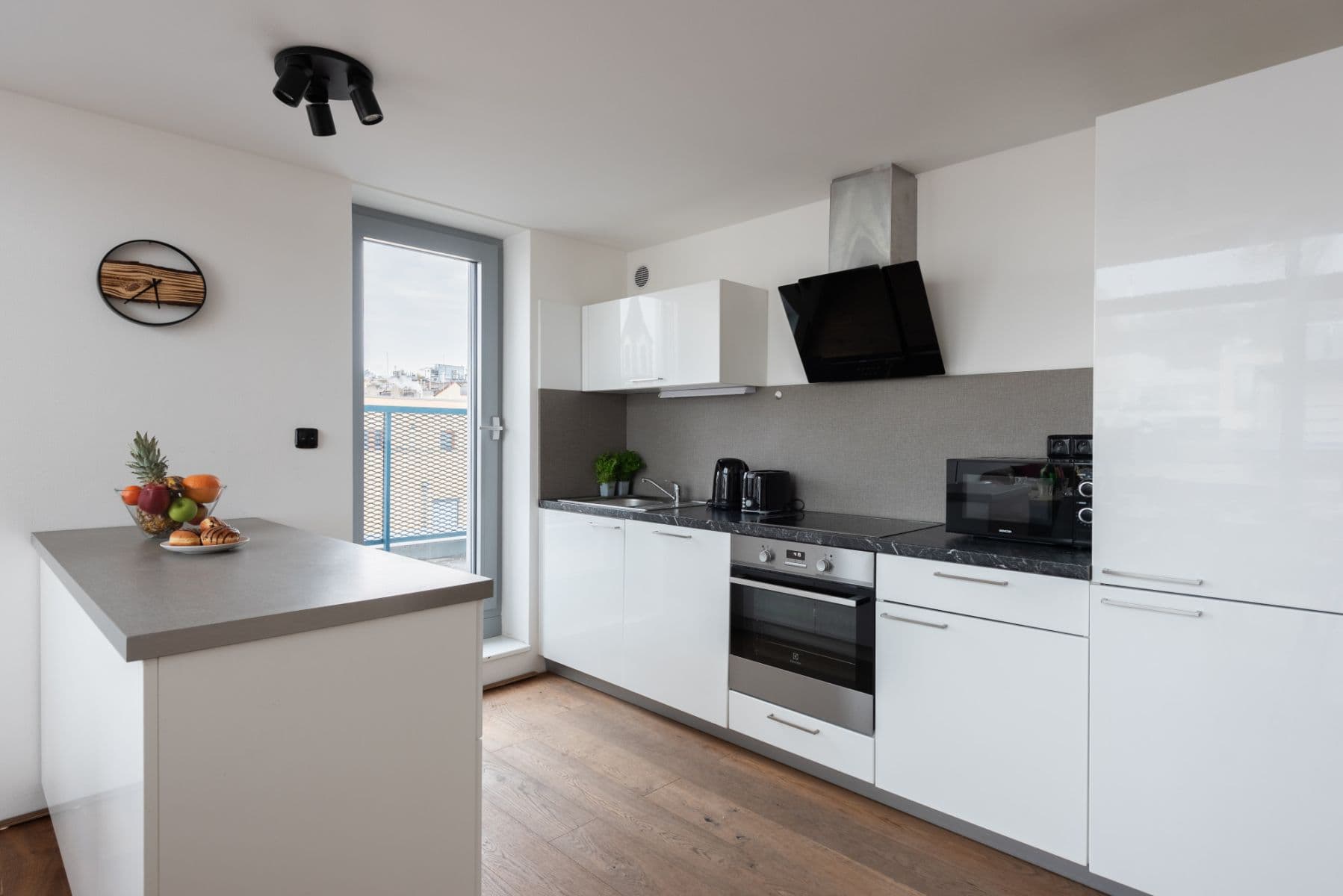 Pronájem bytu  150 m², Křižíkova, Praha, Praha