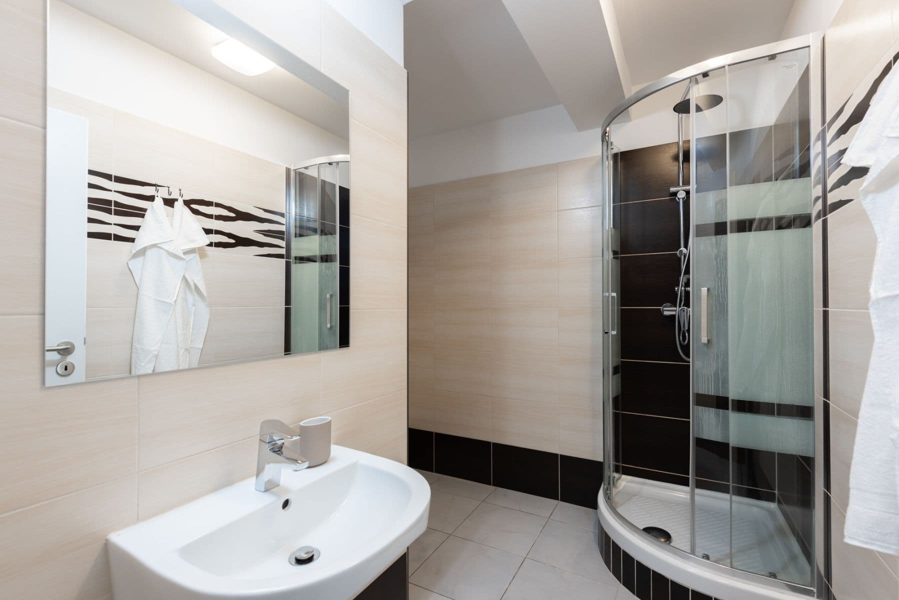 Pronájem bytu  150 m², Křižíkova, Praha, Praha