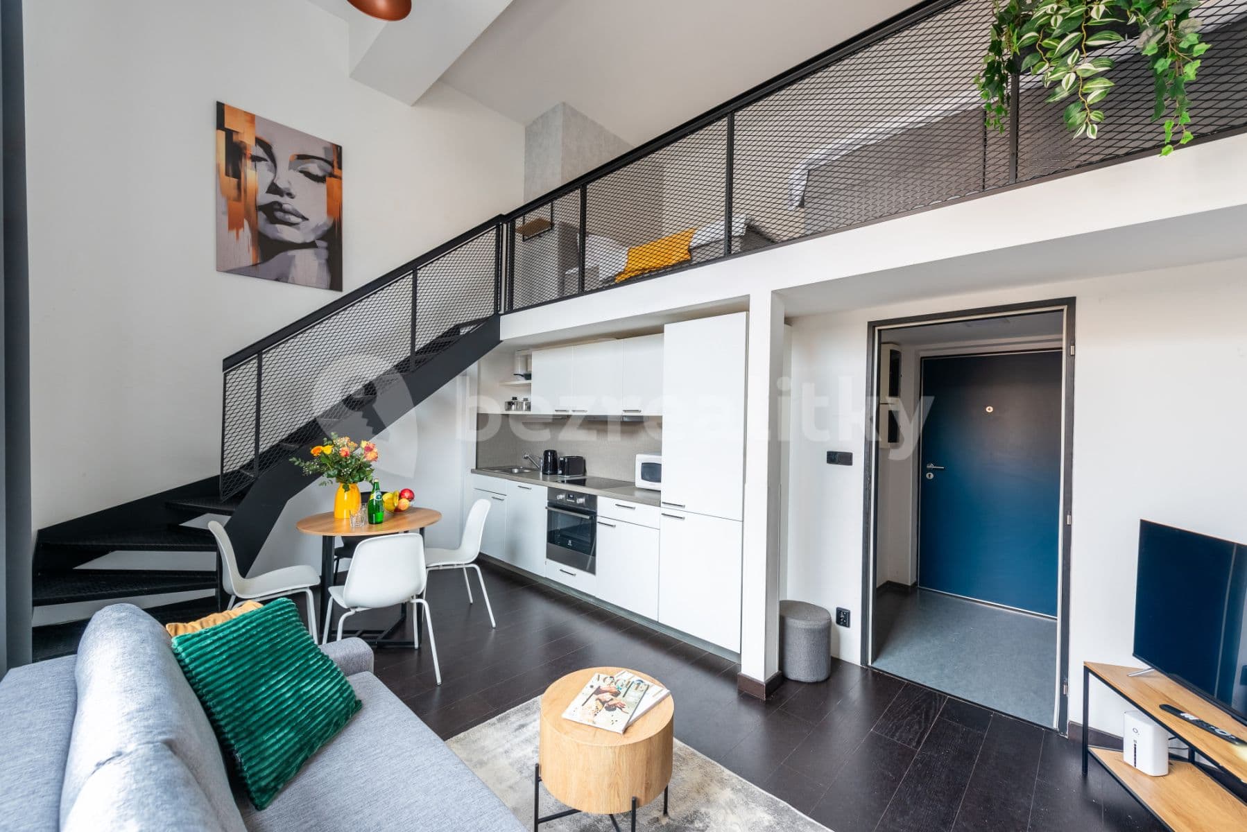 Pronájem bytu  65 m², Křižíkova, Praha, Praha