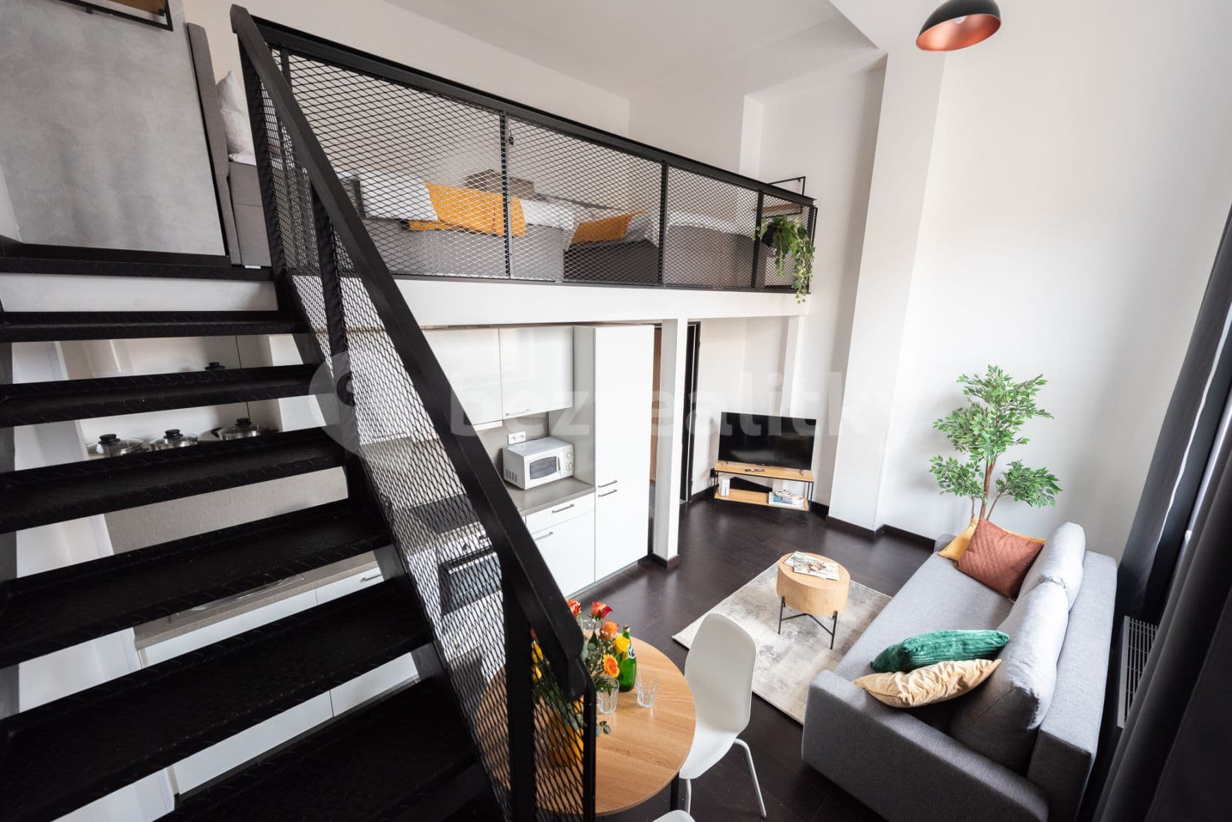Pronájem bytu  65 m², Křižíkova, Praha, Praha