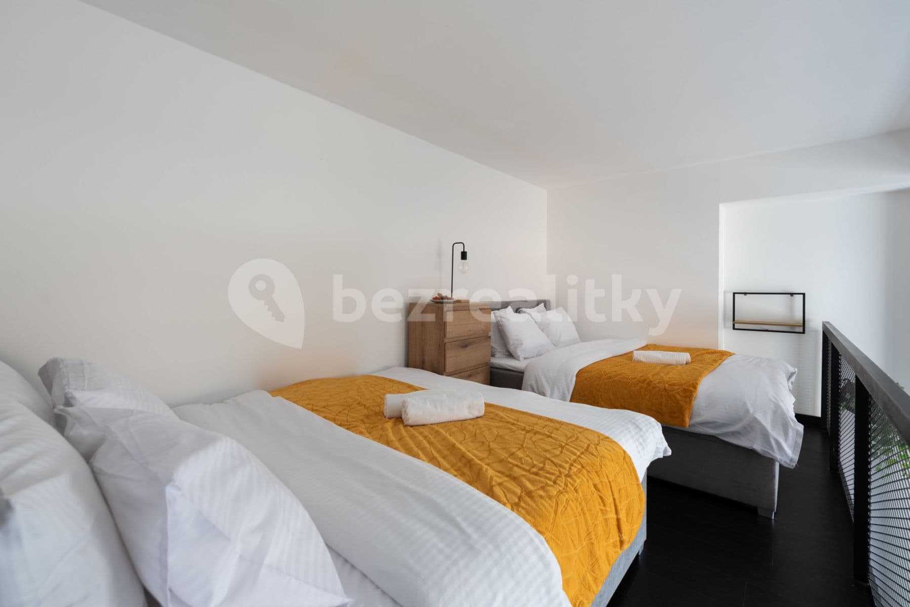 Pronájem bytu  65 m², Křižíkova, Praha, Praha