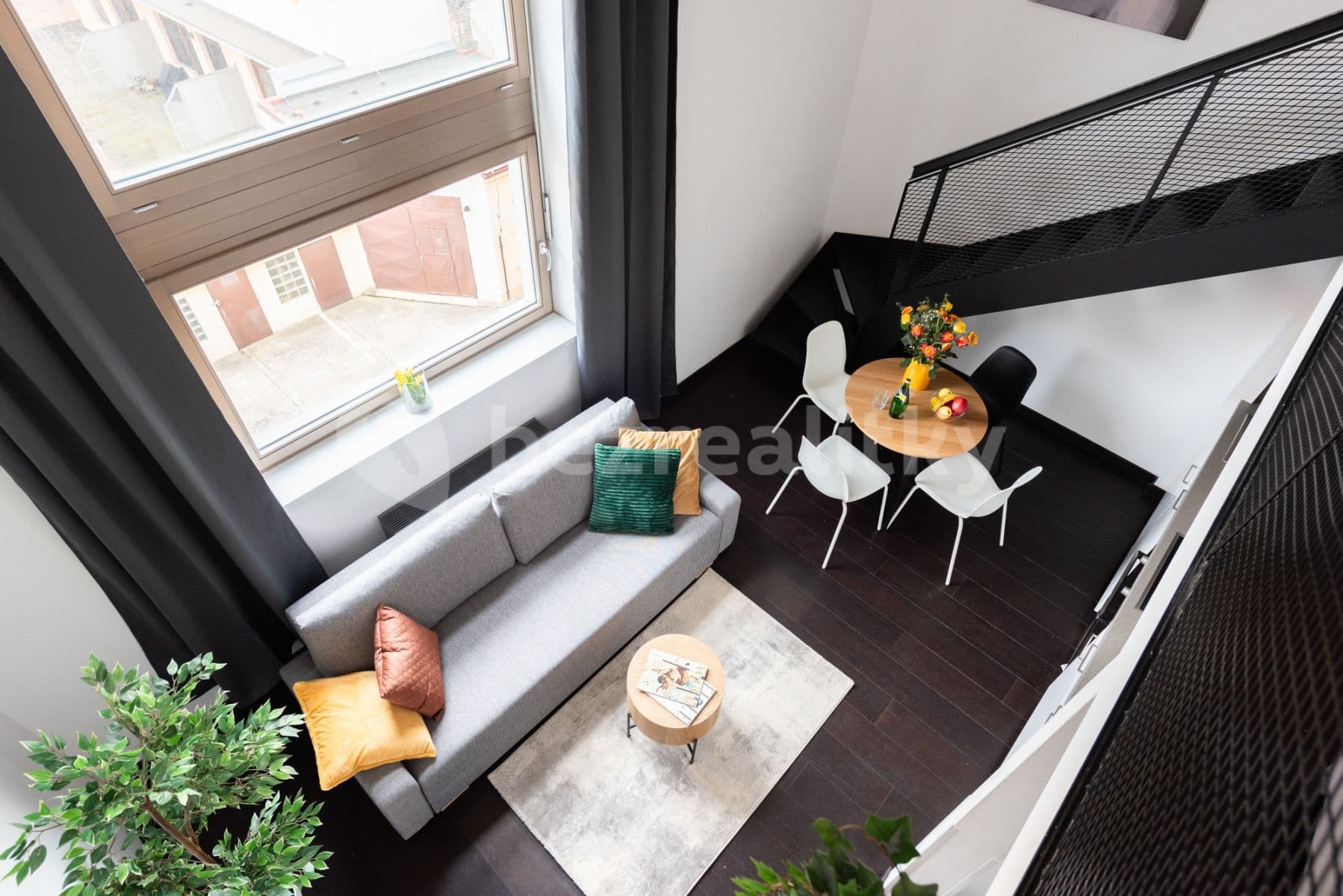 Pronájem bytu  65 m², Křižíkova, Praha, Praha
