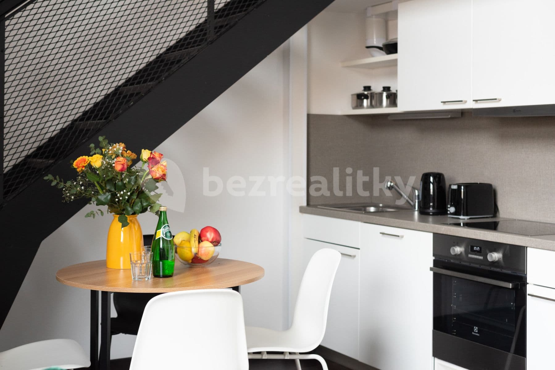 Pronájem bytu  65 m², Křižíkova, Praha, Praha