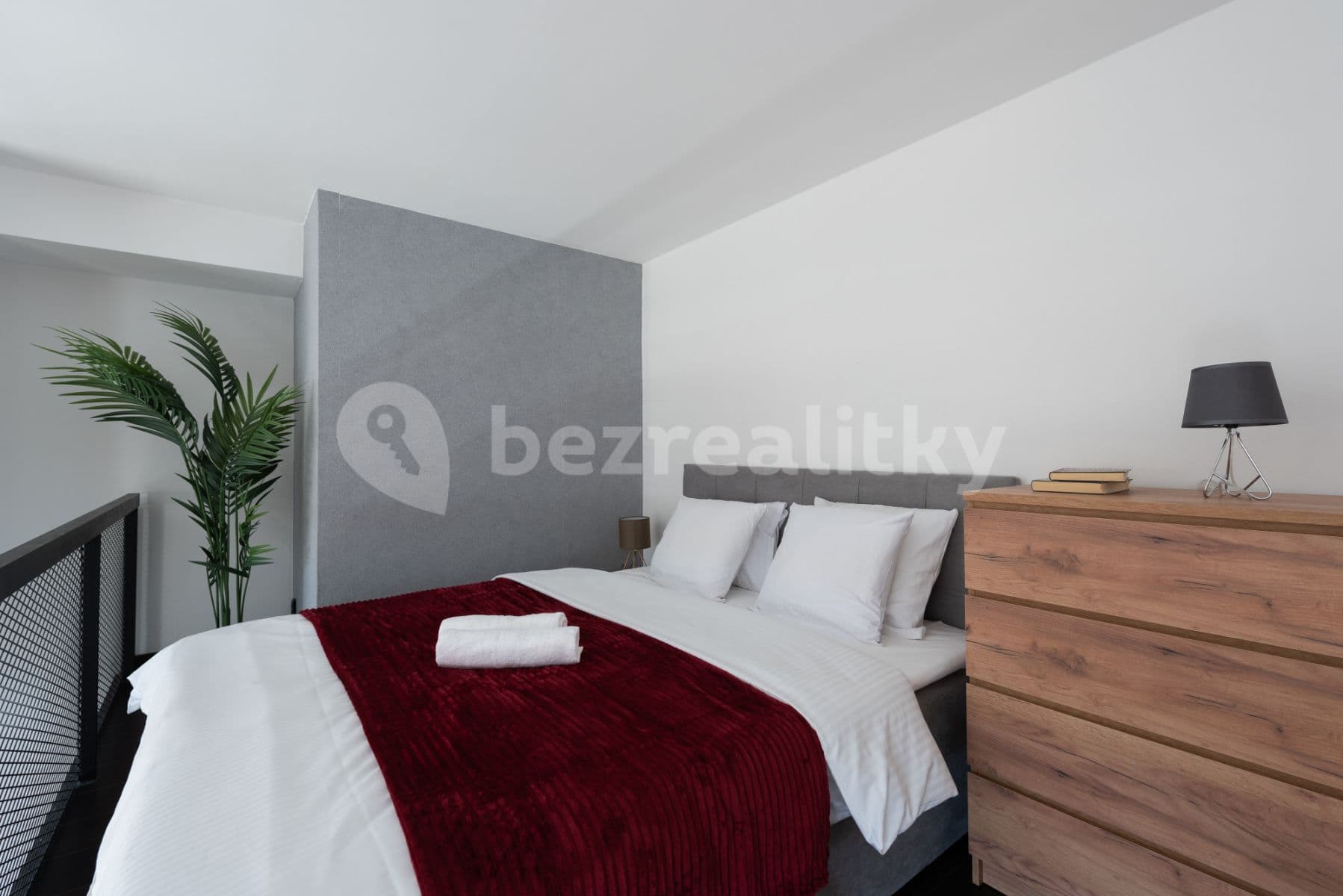 Pronájem bytu  72 m², Křižíkova, Praha, Praha