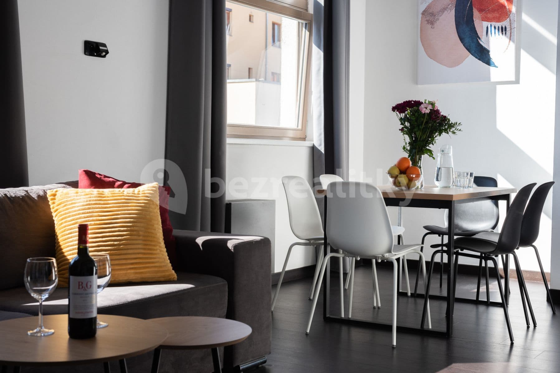 Pronájem bytu  72 m², Křižíkova, Praha, Praha