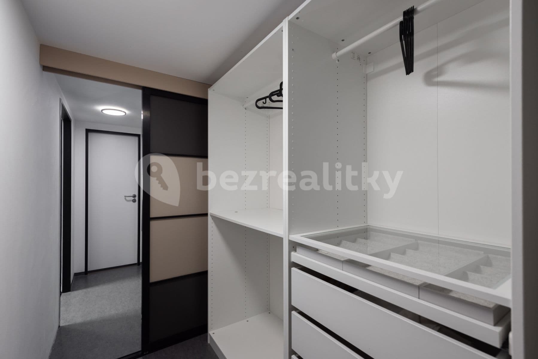 Pronájem bytu  72 m², Křižíkova, Praha, Praha