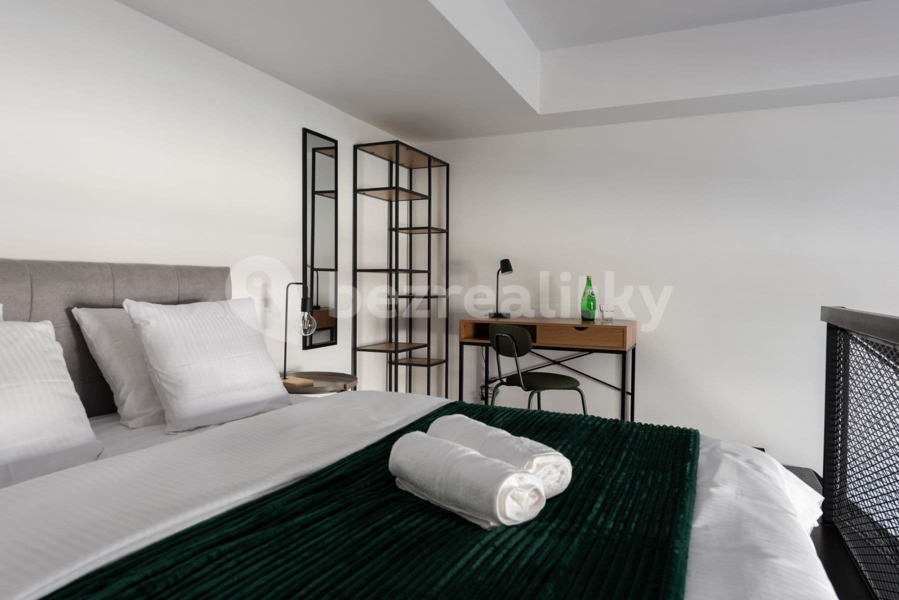 Pronájem bytu  65 m², Křižíkova, Praha, Praha