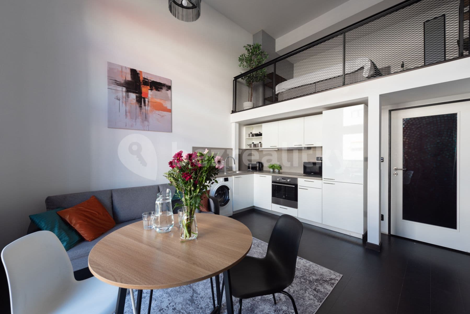 Pronájem bytu  65 m², Křižíkova, Praha, Praha