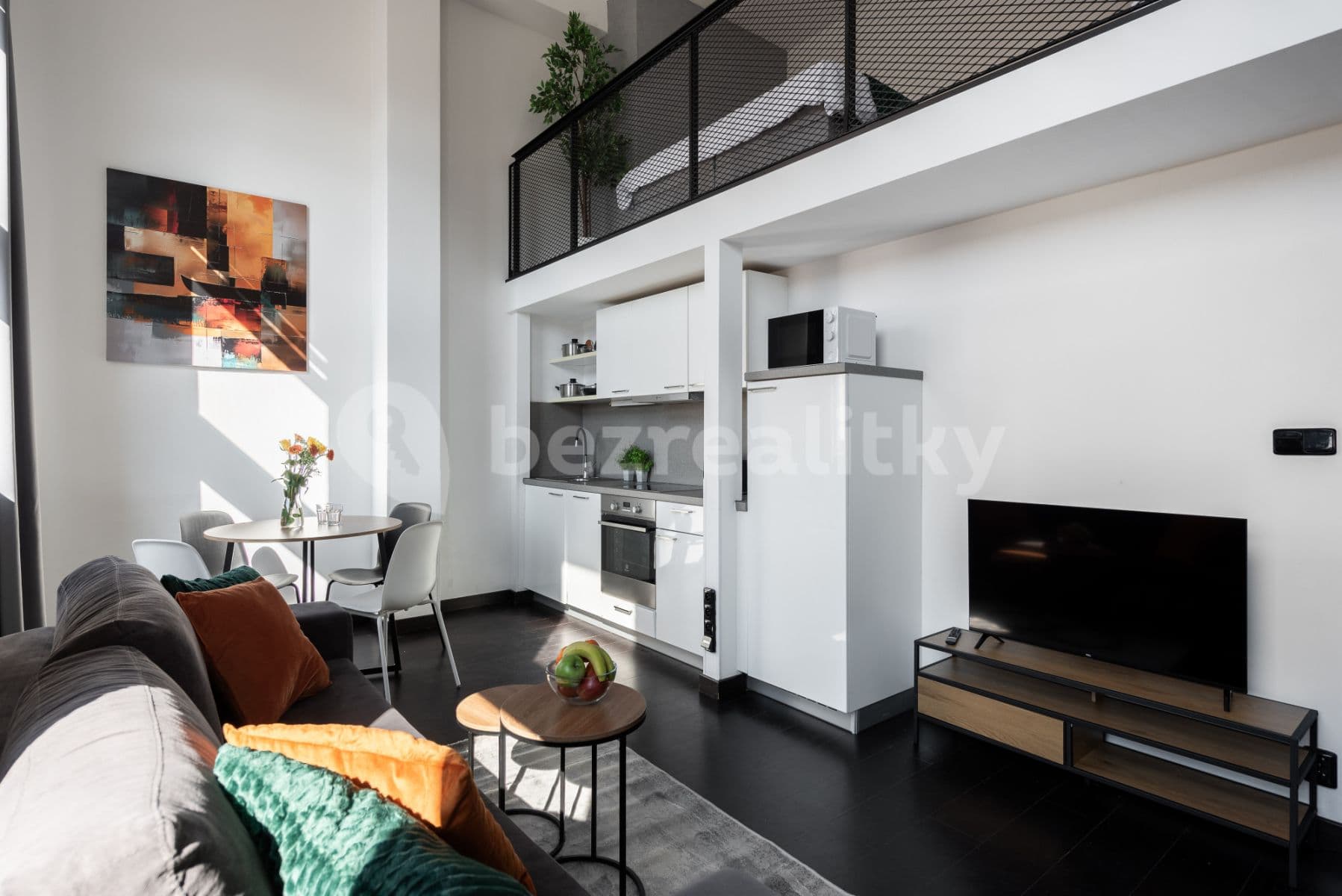 Pronájem bytu  72 m², Křižíkova, Praha, Praha