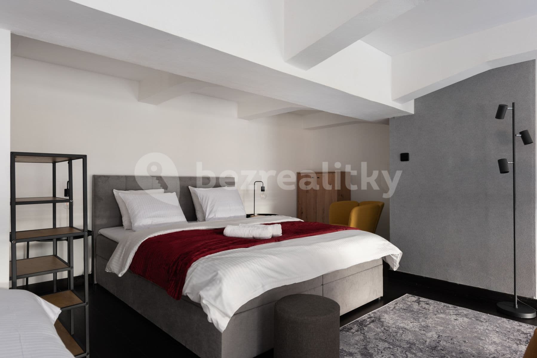 Pronájem bytu  72 m², Křižíkova, Praha, Praha