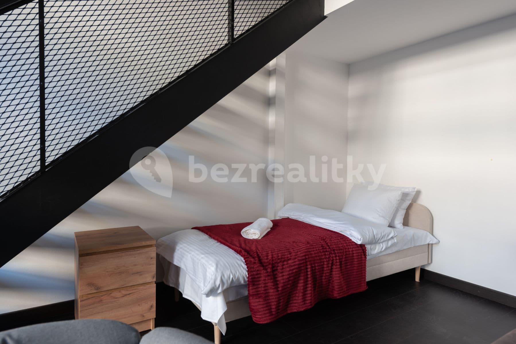 Pronájem bytu  72 m², Křižíkova, Praha, Praha