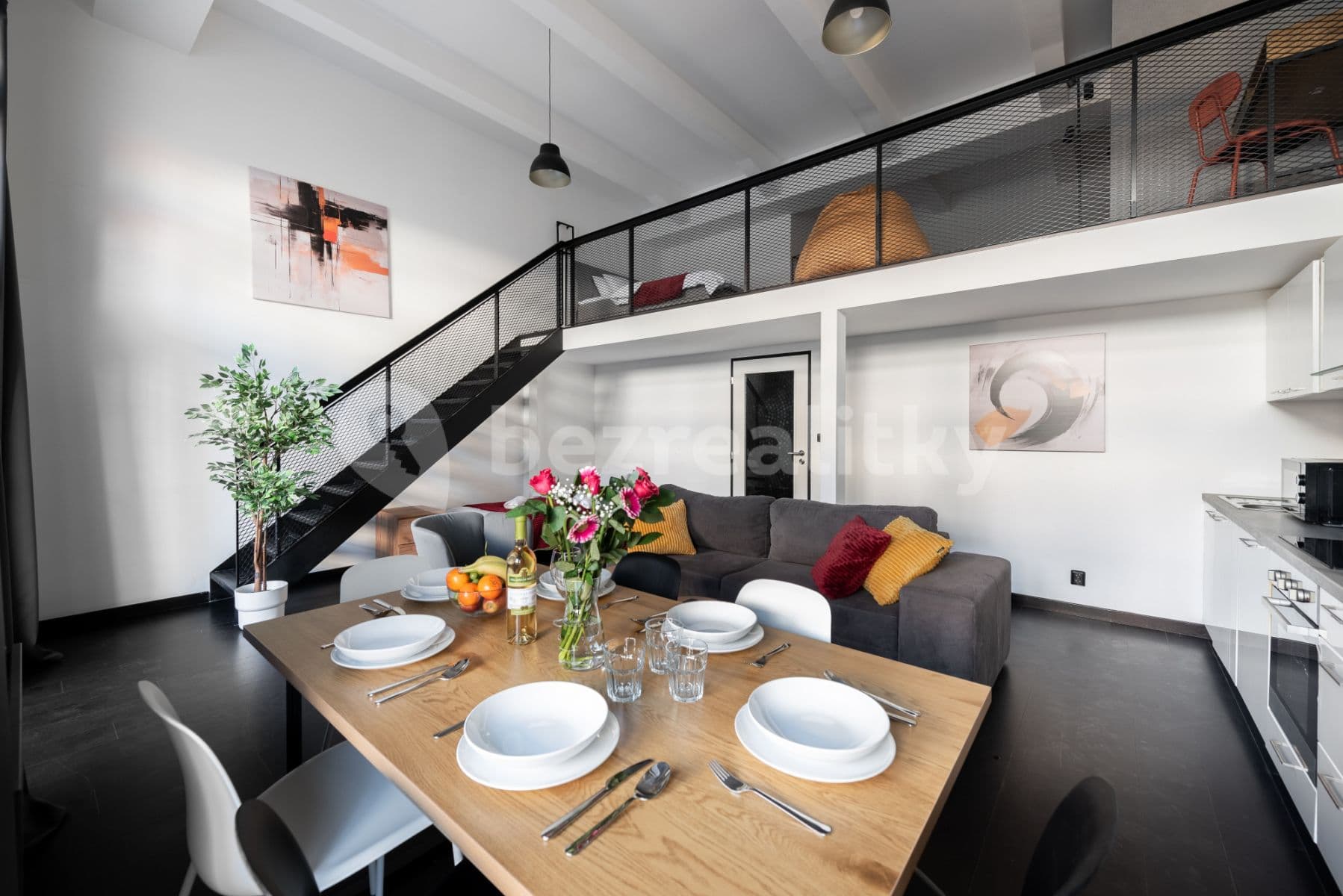 Pronájem bytu  72 m², Křižíkova, Praha, Praha