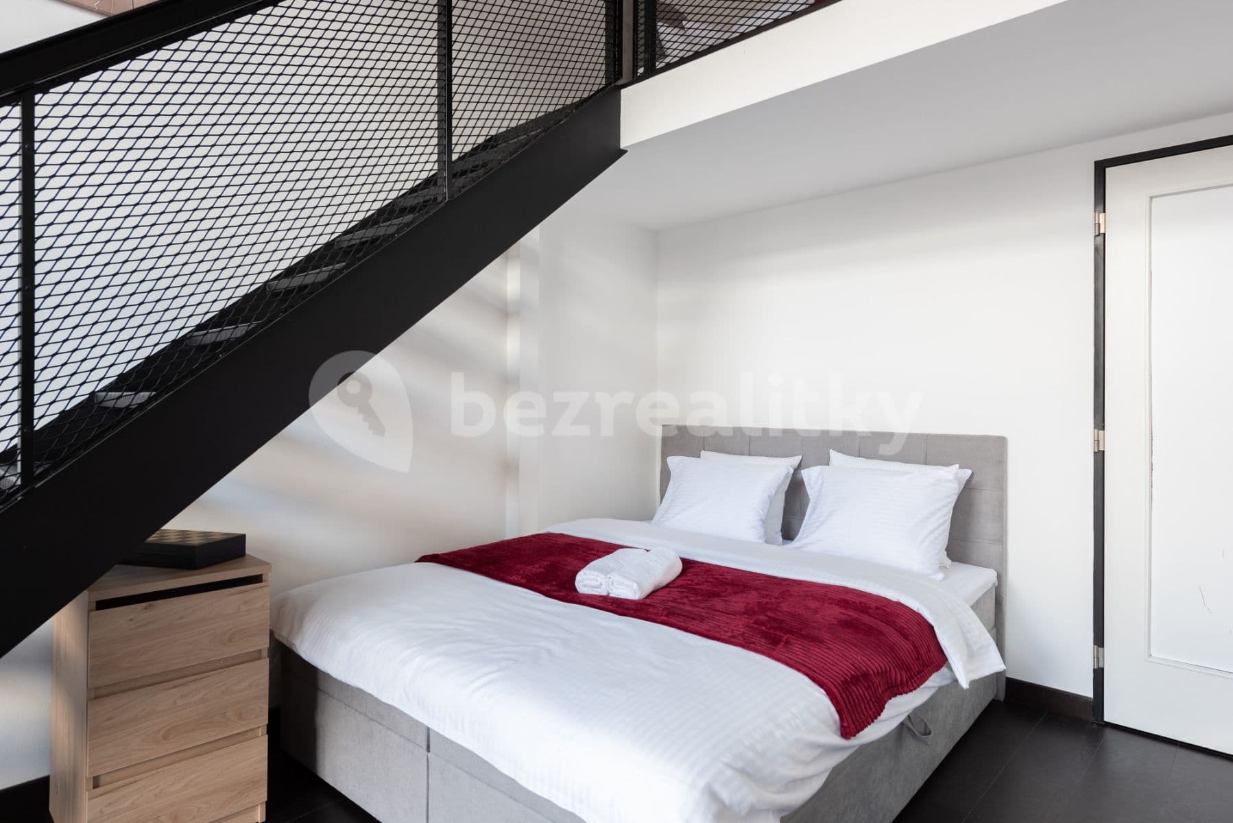 Pronájem bytu  72 m², Křižíkova, Praha, Praha