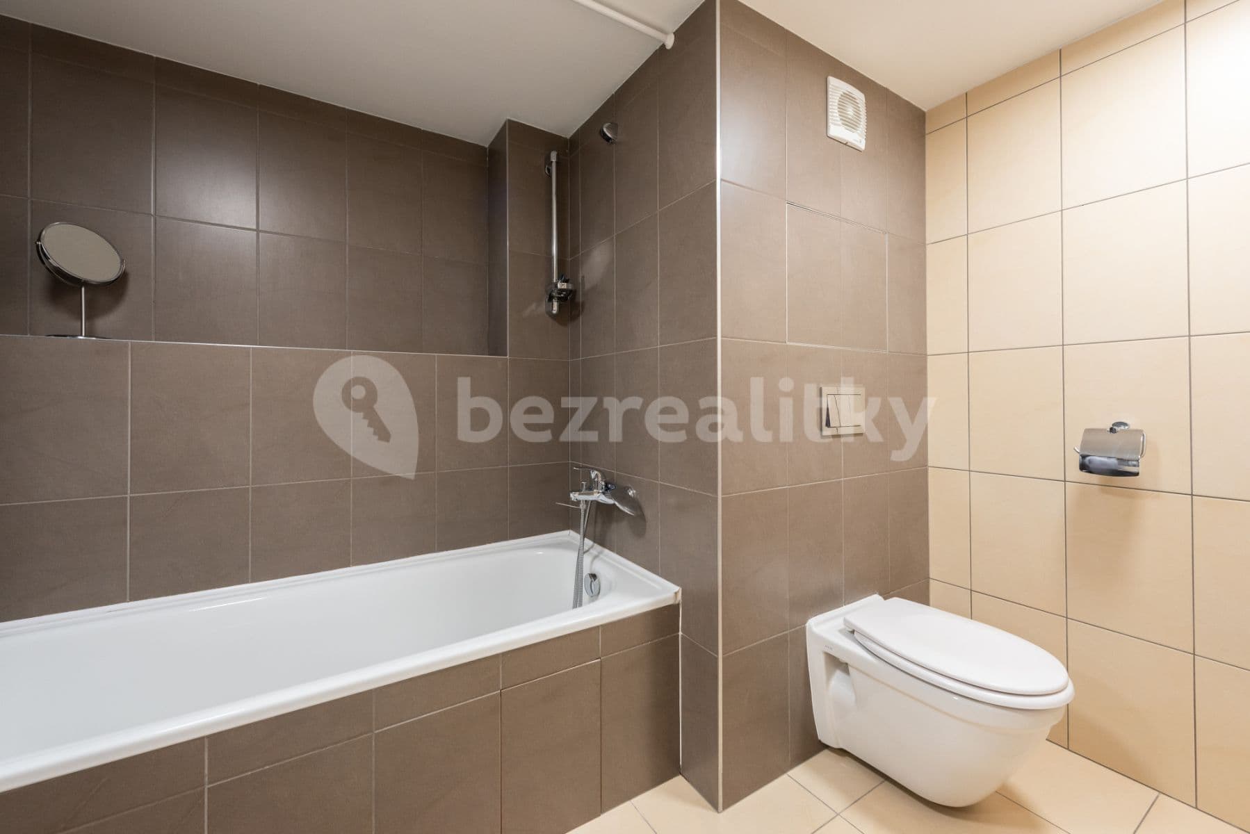 Pronájem bytu  72 m², Křižíkova, Praha, Praha