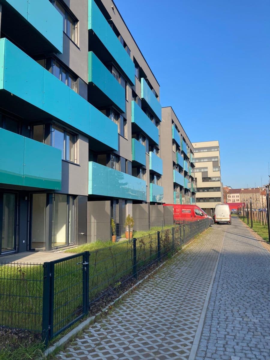 Pronájem bytu  35 m², U pruhonu B, Praha, Praha