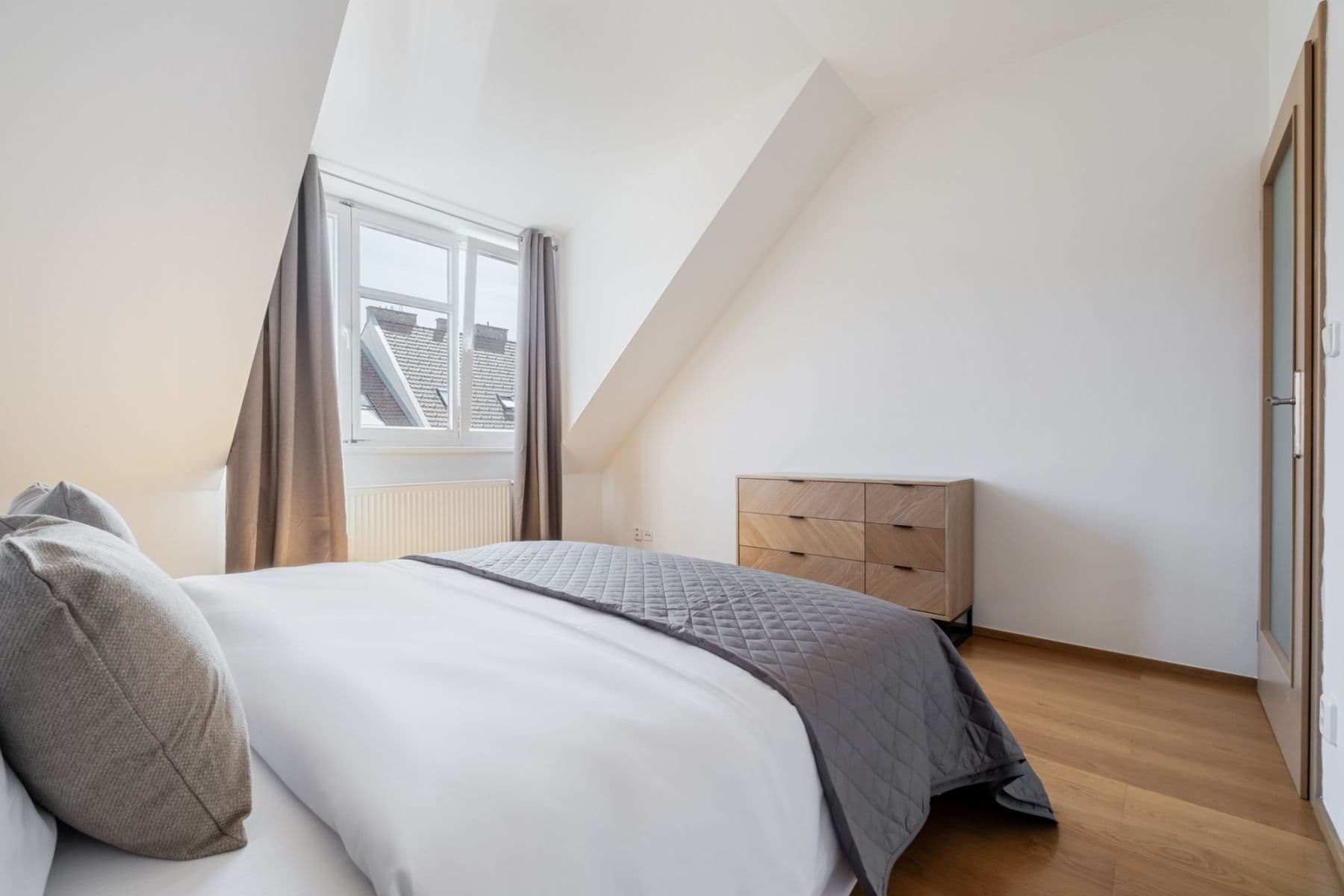 Pronájem bytu  115 m², Křížkovského, Praha, Praha
