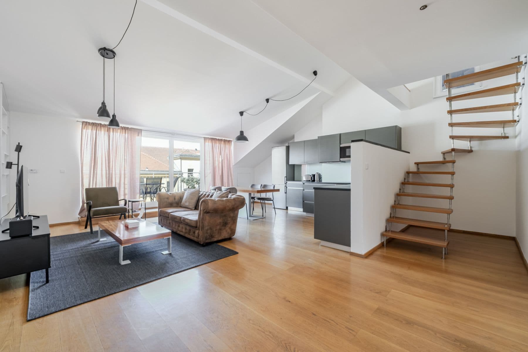 Pronájem bytu  115 m², Křížkovského, Praha, Praha