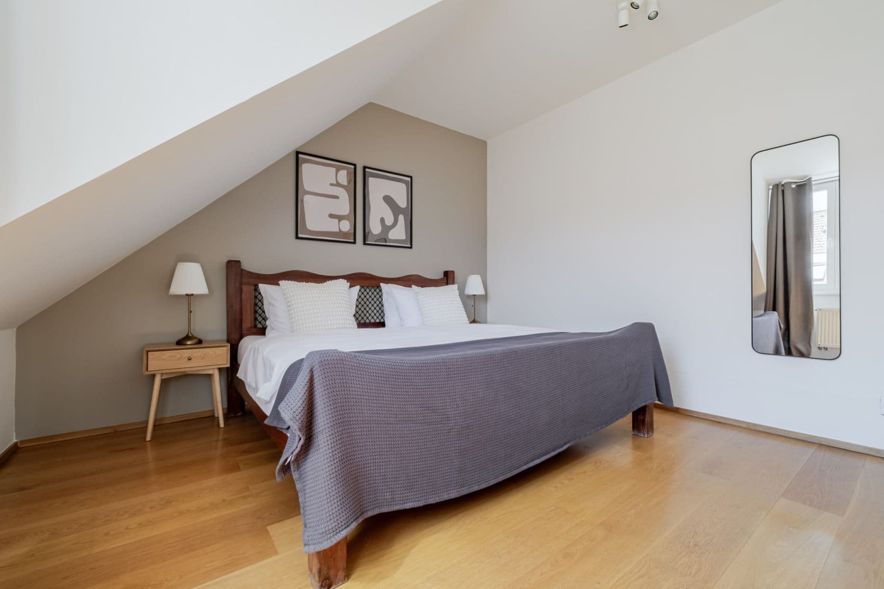 Pronájem bytu  115 m², Křížkovského, Praha, Praha
