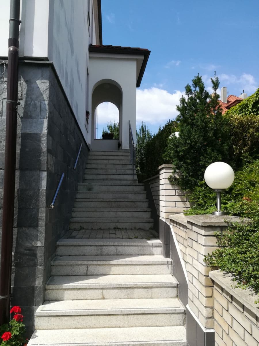 Pronájem bytu  300 m², Révová, Praha, Praha