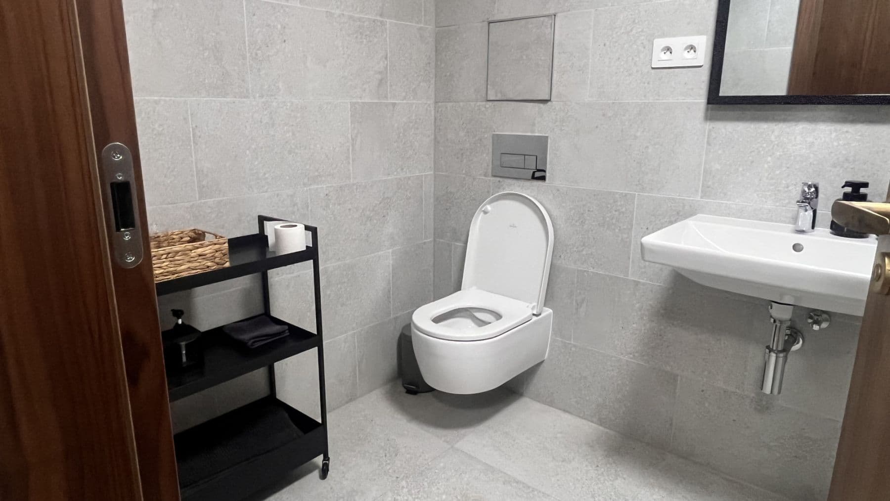 Pronájem bytu  42 m², Vackové, Praha, Praha
