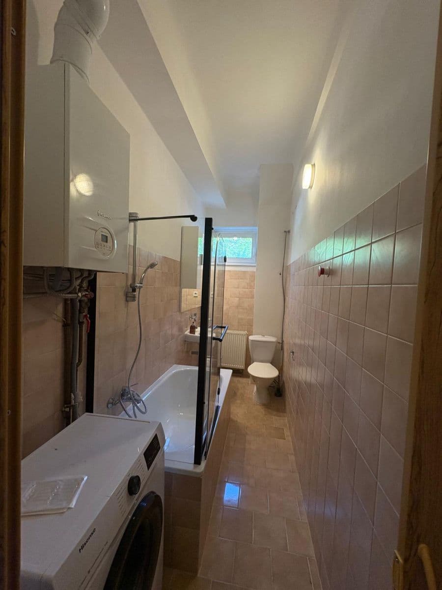 Pronájem bytu  40 m², Humpolecká, Praha, Praha