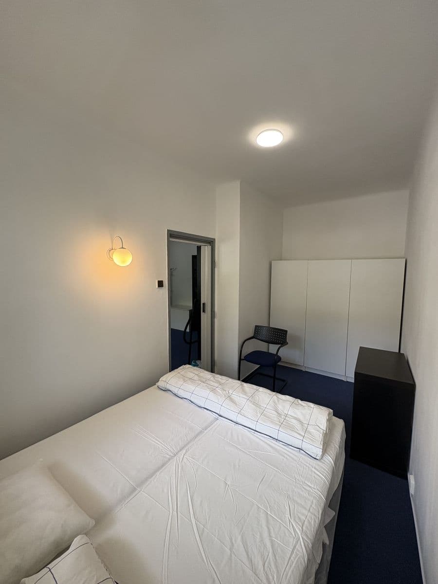 Pronájem bytu  40 m², Humpolecká, Praha, Praha