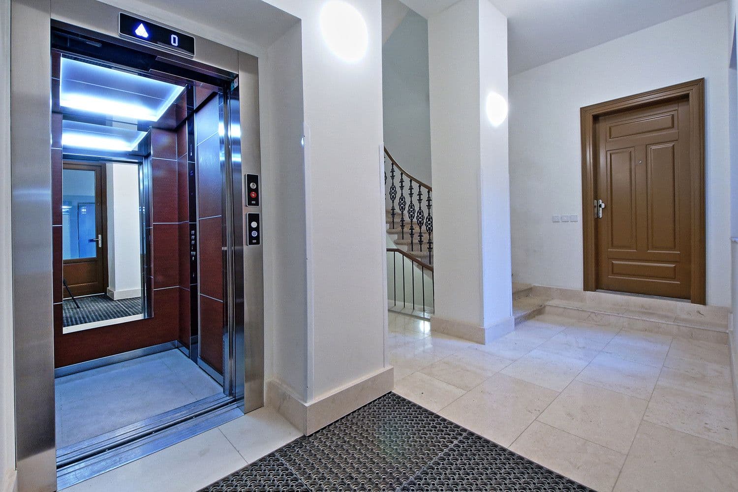 Pronájem bytu  110 m², Na Bojišti, Praha, Praha