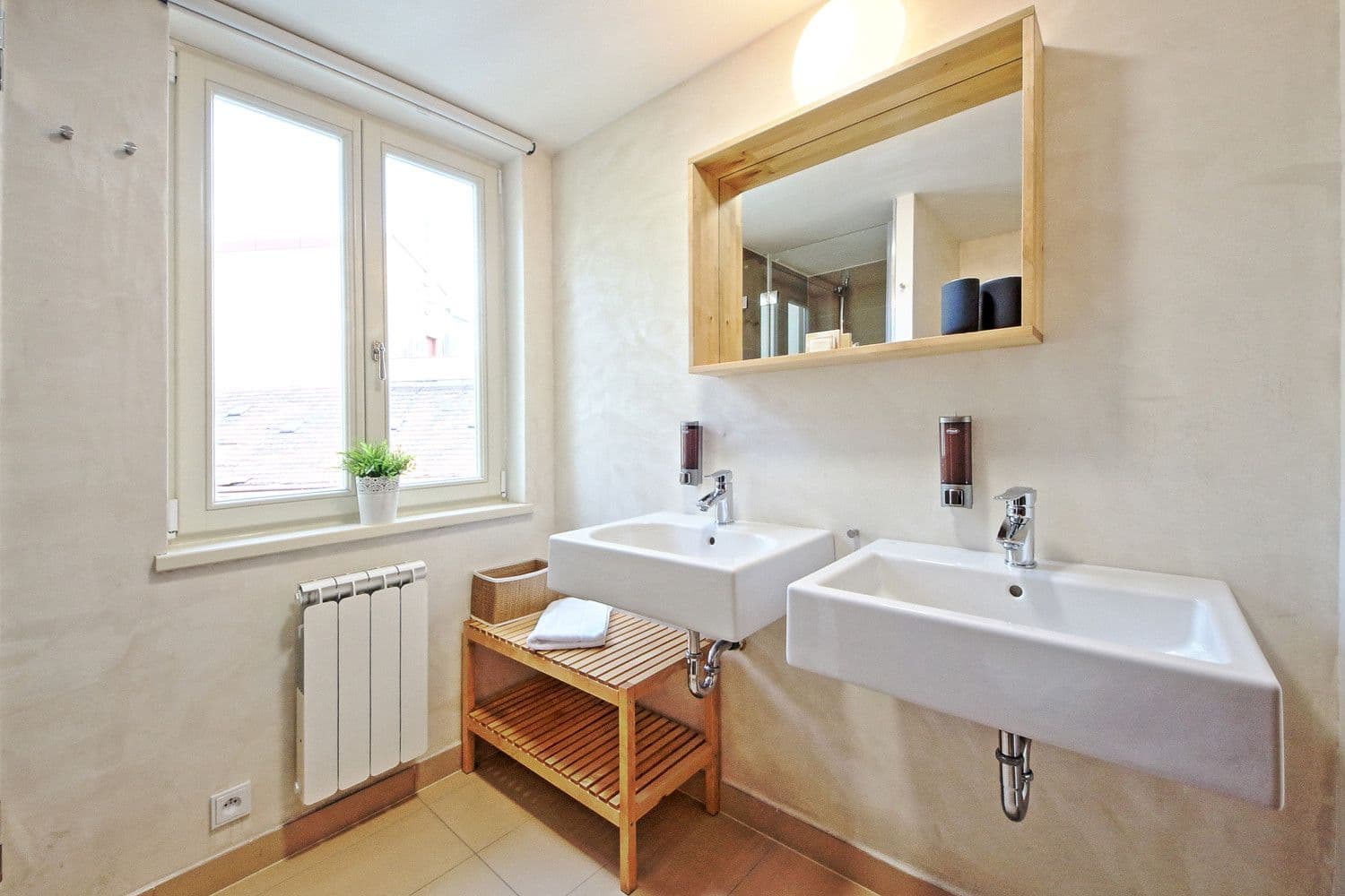 Pronájem bytu  110 m², Na Bojišti, Praha, Praha