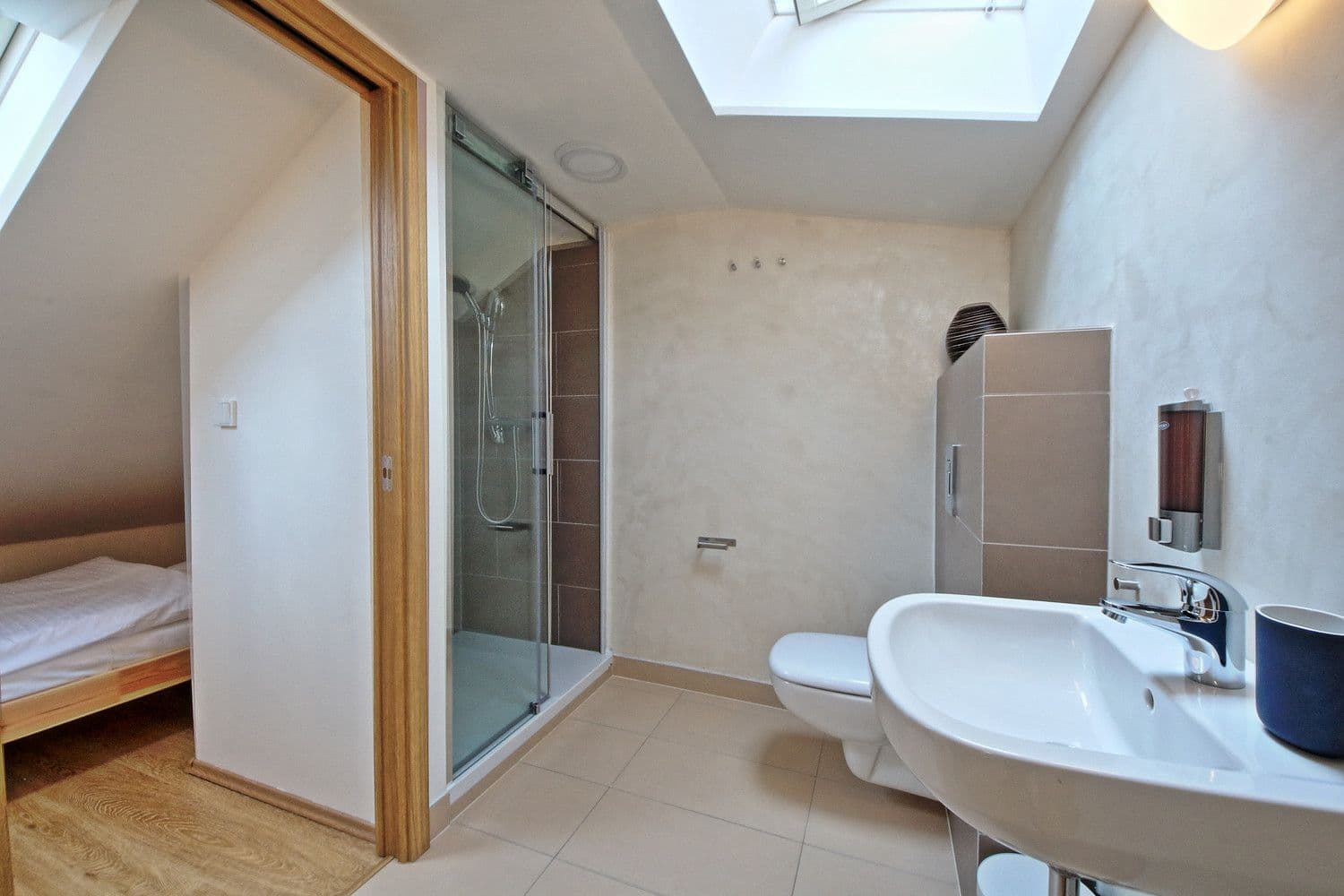 Pronájem bytu  110 m², Na Bojišti, Praha, Praha